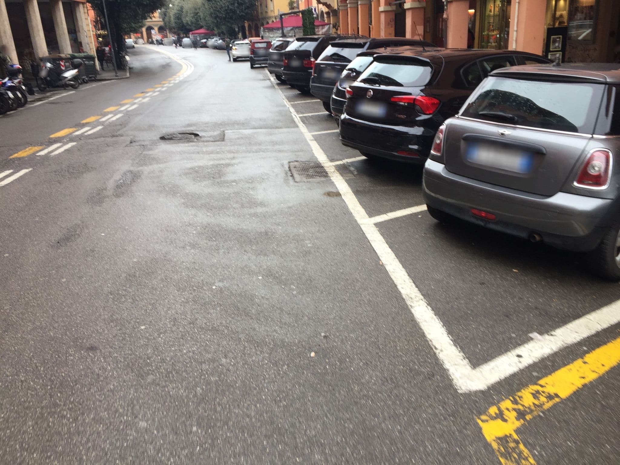 Street view near La Suite B&B, Bologna — © vipoosanan (CC BY-SA · Mapillary)