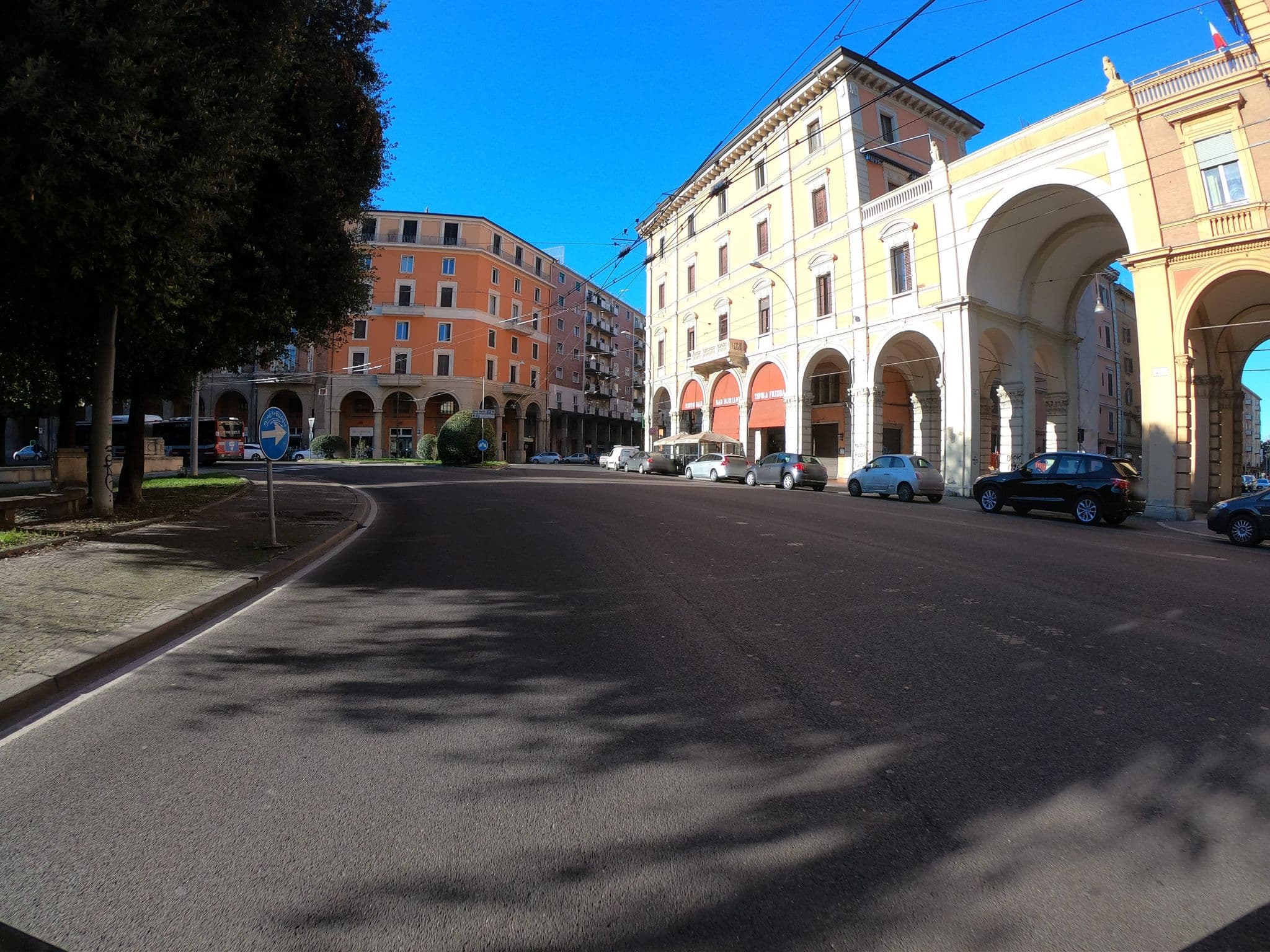 Street view near Residenza Piazza dei Martiri 8, Bologna — © asturksever (CC BY-SA · Mapillary)