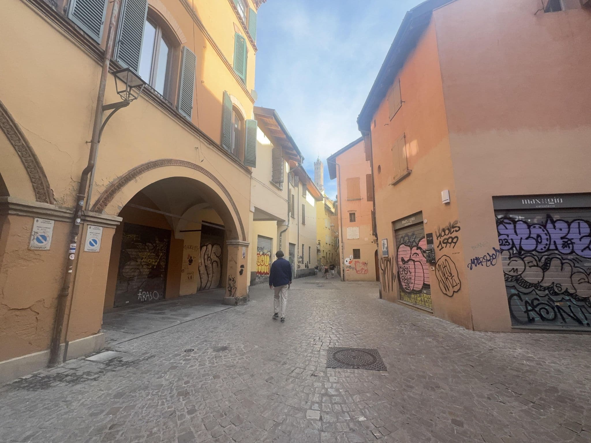 Street view near Antico Pozzo Locazioni, Bologna — © fa30 (CC BY-SA · Mapillary)