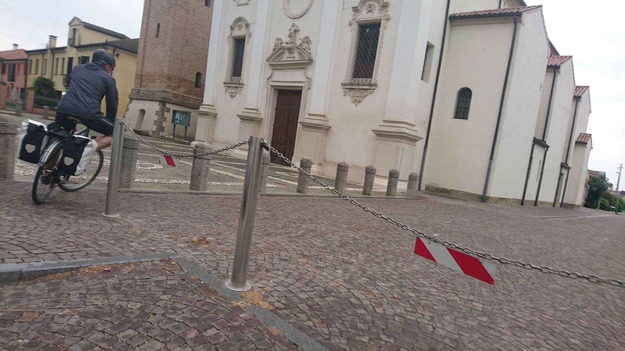 Street view near Villa Pisani Bolognesi Scalabrin, Granze — © voschix (CC BY-SA · Mapillary)