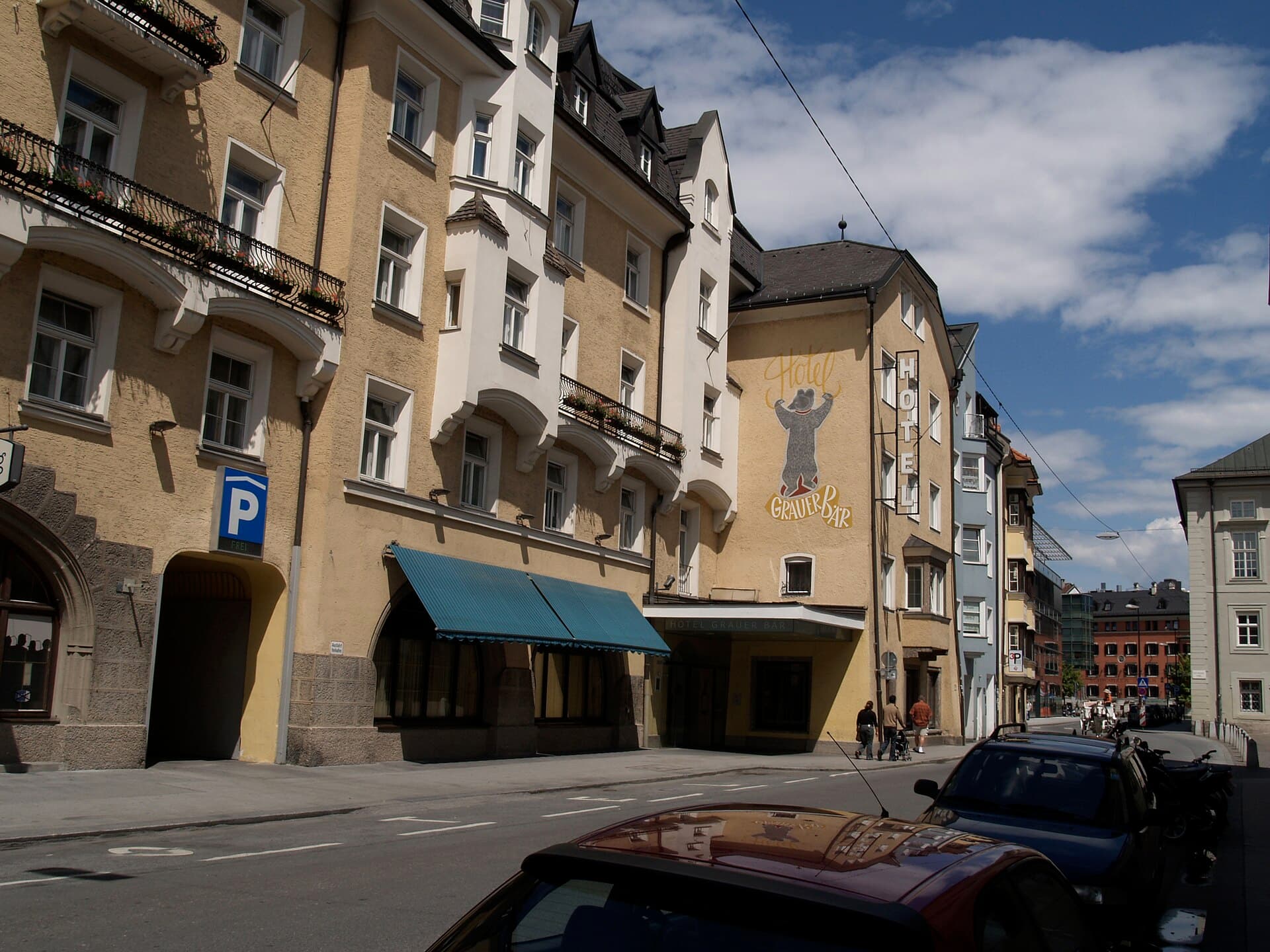 Grauer Bär (via Wikimedia Commons, CC BY 2.0)