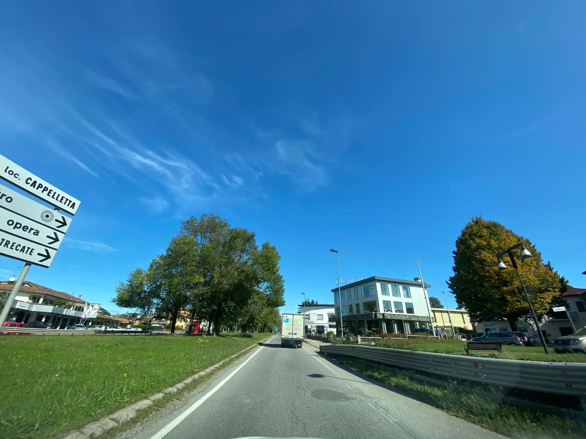 Street view near Albergo Bar Ristorante La Cappelletta, Osnago — © adirricor (CC BY-SA · Mapillary)
