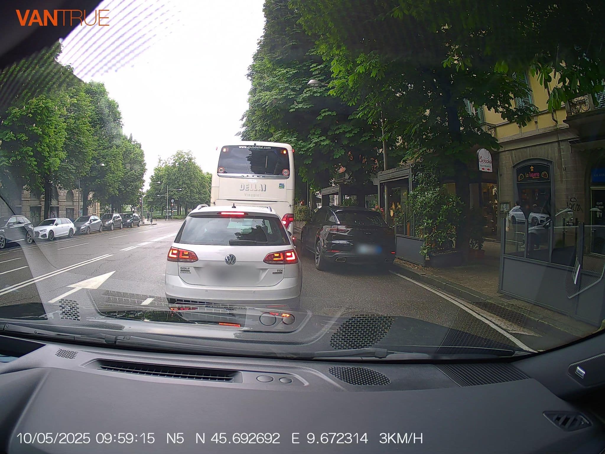 Street view near Al Viale Papa Giovanni B&B, Bergamo — © renaultgt (CC BY-SA · Mapillary)