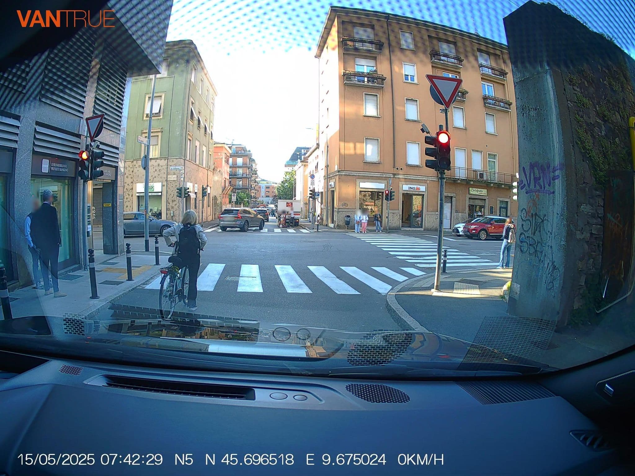 Street view near Case Vacanze Central Inn, Bergamo — © renaultgt (CC BY-SA · Mapillary)
