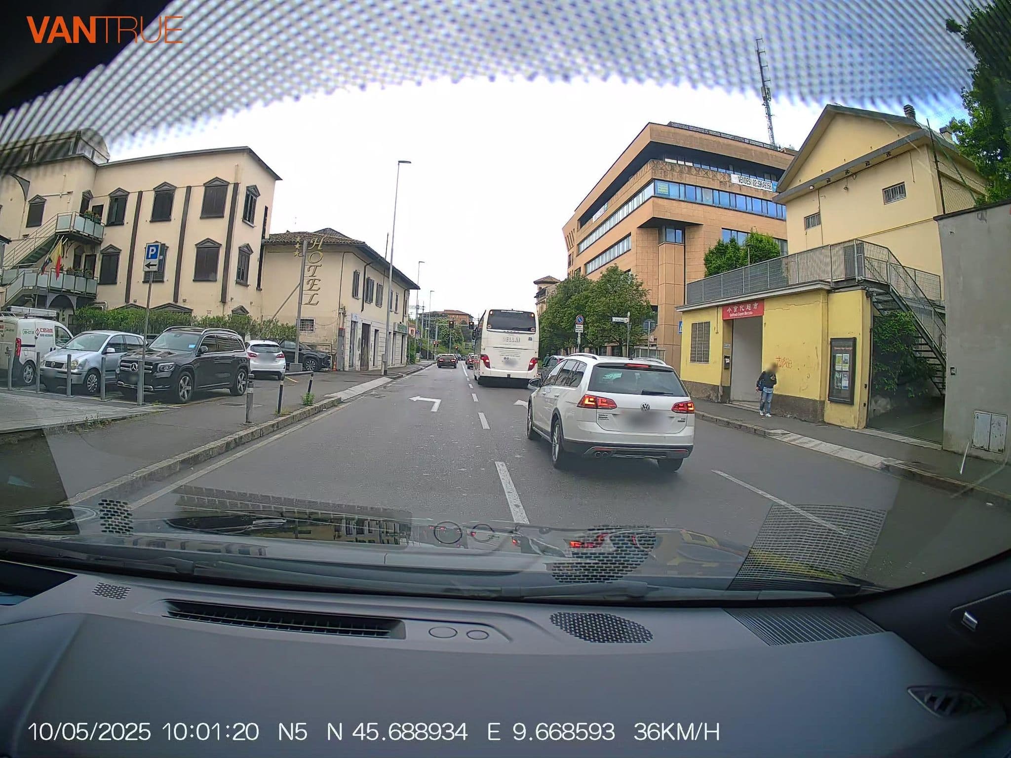 Street view near Albergo S. Giorgio di Fer.pi. SNC di Gualtiero Ferrero e Anita Piano, Bergamo — © renaultgt (CC BY-SA · Mapillary)