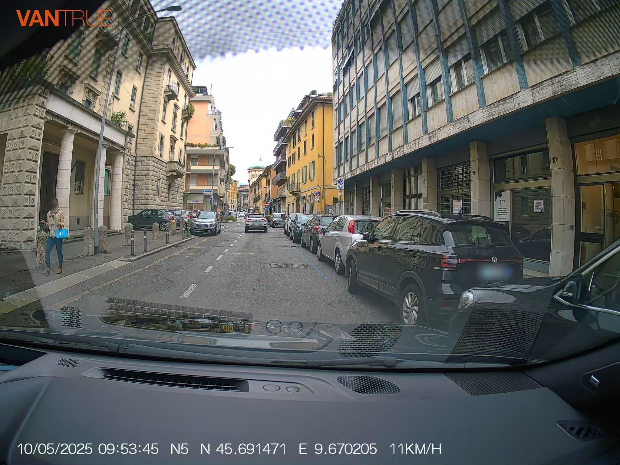 Street view near La Maison B, Bergamo — © renaultgt (CC BY-SA · Mapillary)