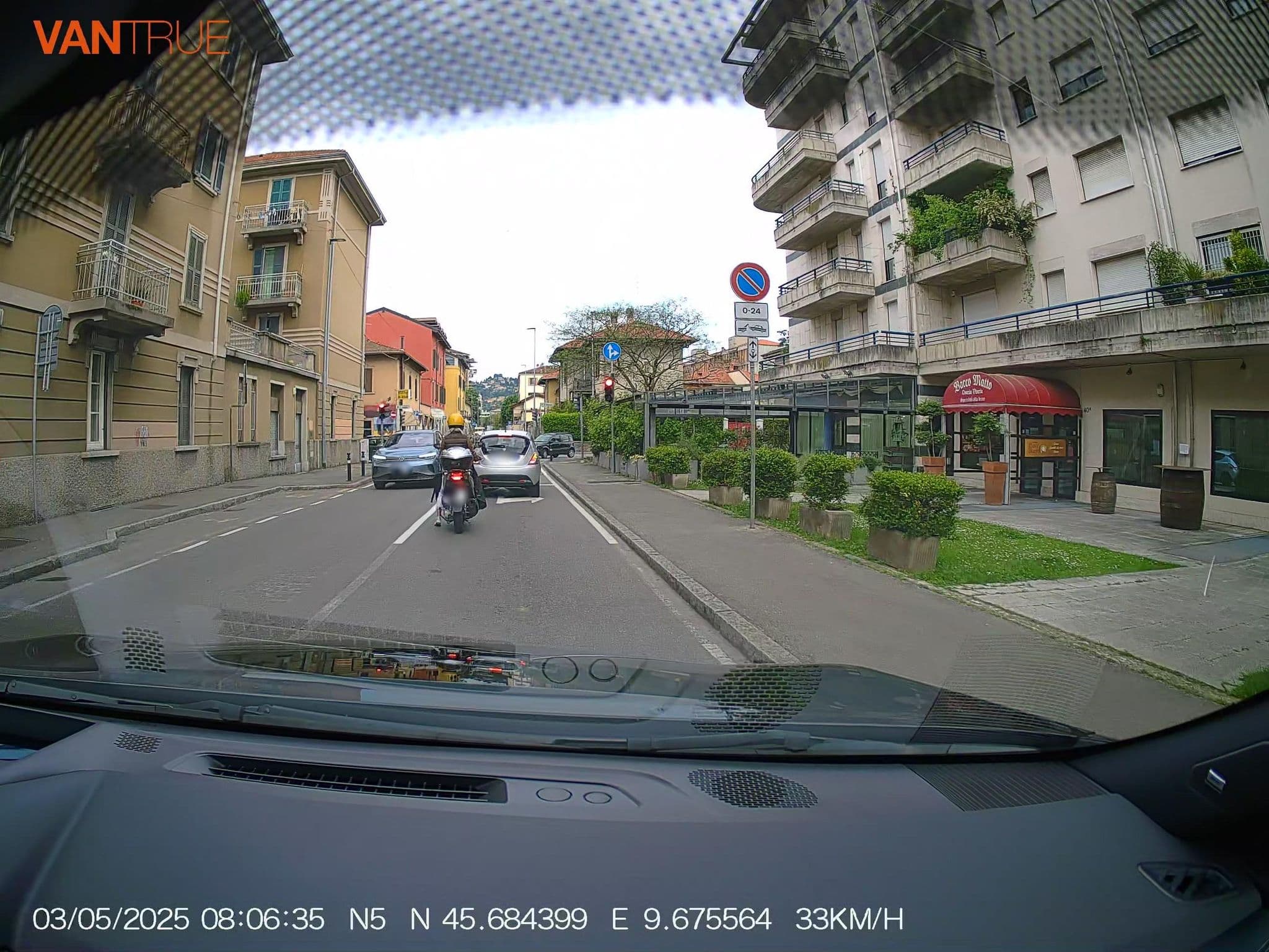 Street view near Bed & Bacco, Bergamo — © renaultgt (CC BY-SA · Mapillary)