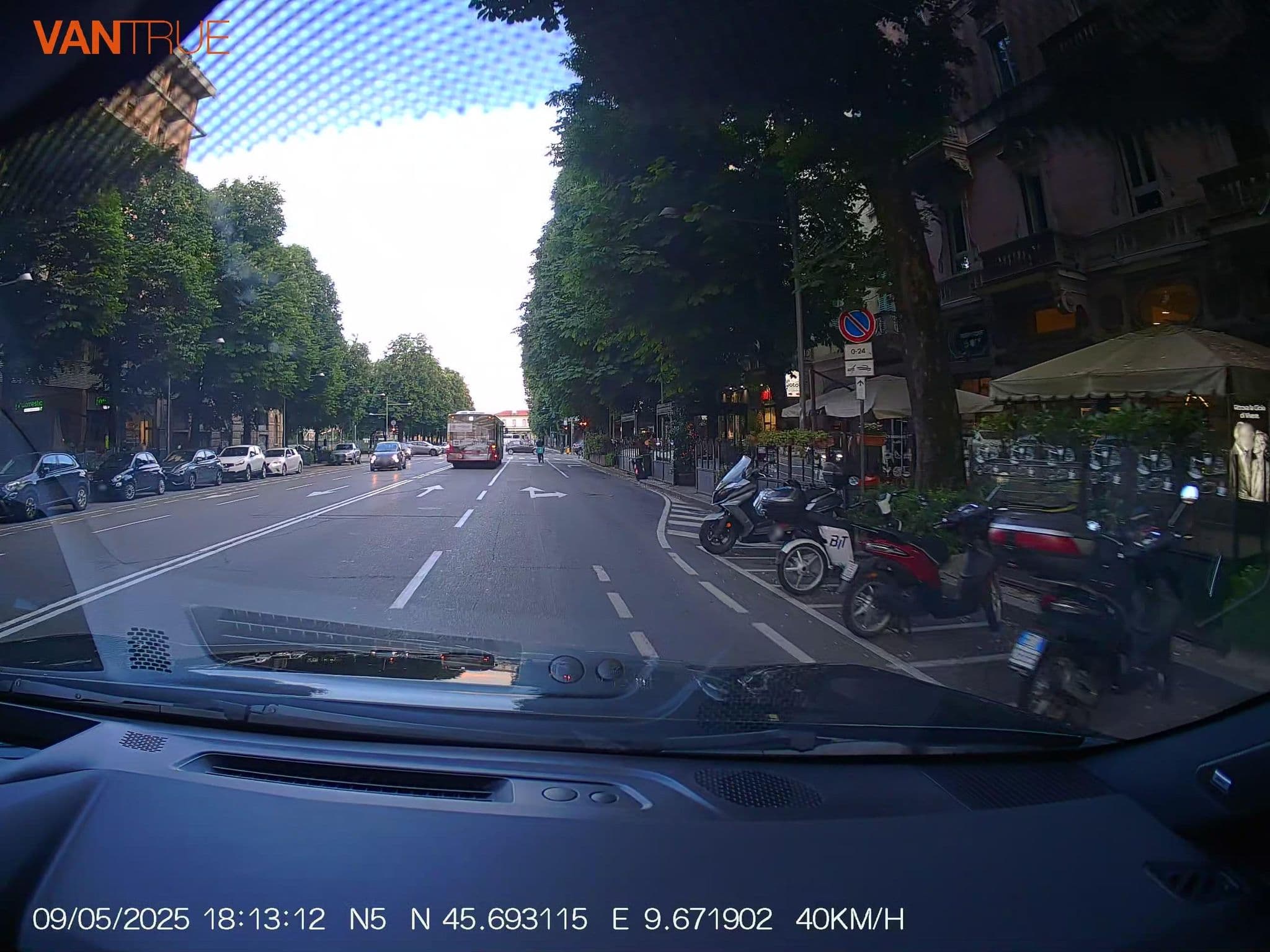 Street view near B&B La Grazie, Bergamo — © renaultgt (CC BY-SA · Mapillary)