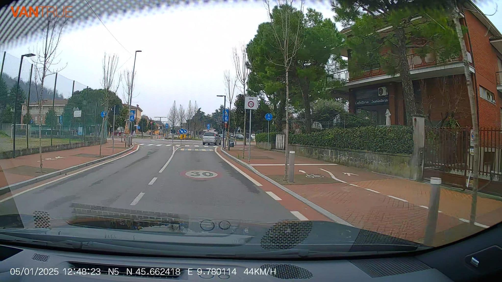 Street view near Hoteltour SRL, Bagnatica — © renaultgt (CC BY-SA · Mapillary)