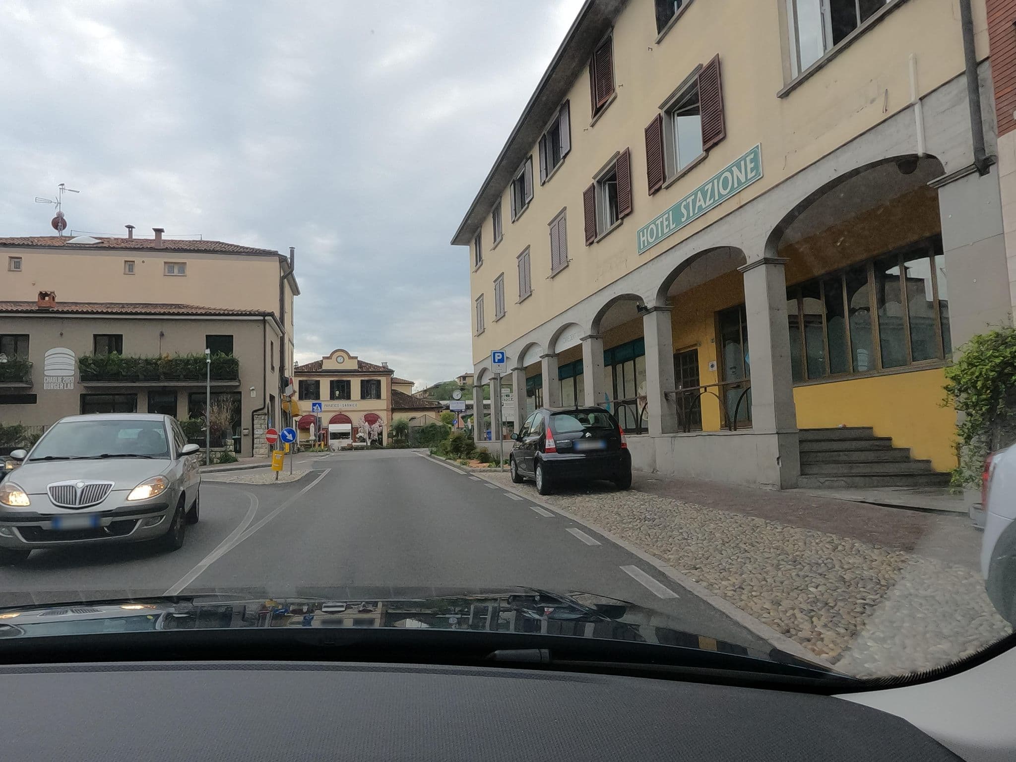 Street view near Hotel Stazione, Paratico — © borovac (CC BY-SA · Mapillary)
