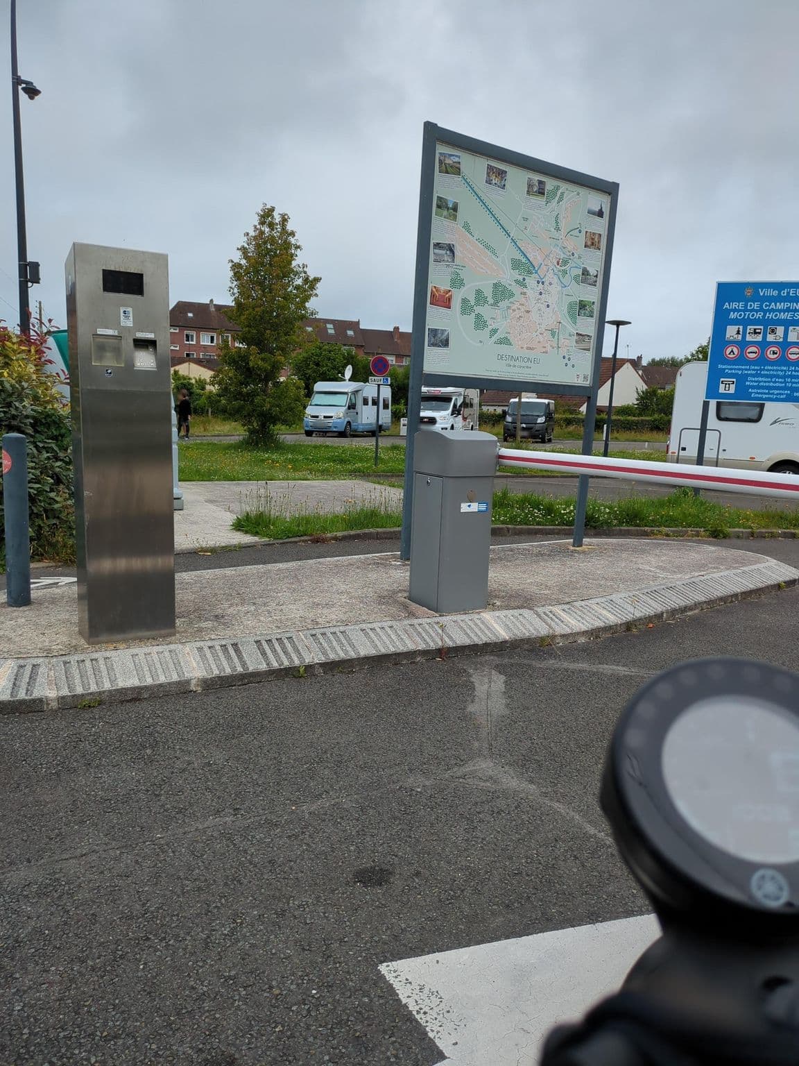 Street view near Aire de stationnement d’Eu, Eu — © didier2020 (CC BY-SA · Mapillary)