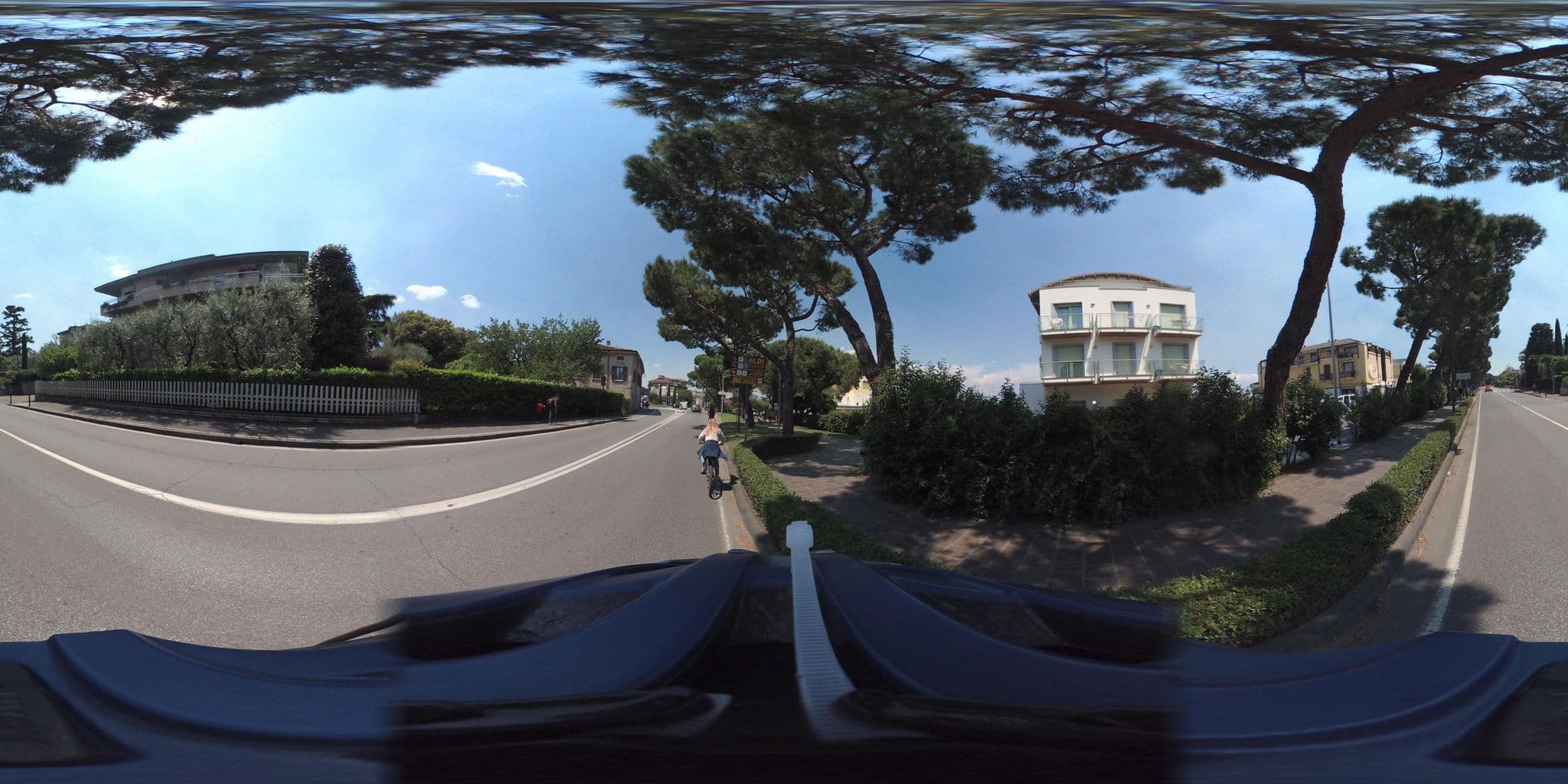Street view near Miralago Hotel, Desenzano del Garda — © giubar (CC BY-SA · Mapillary)