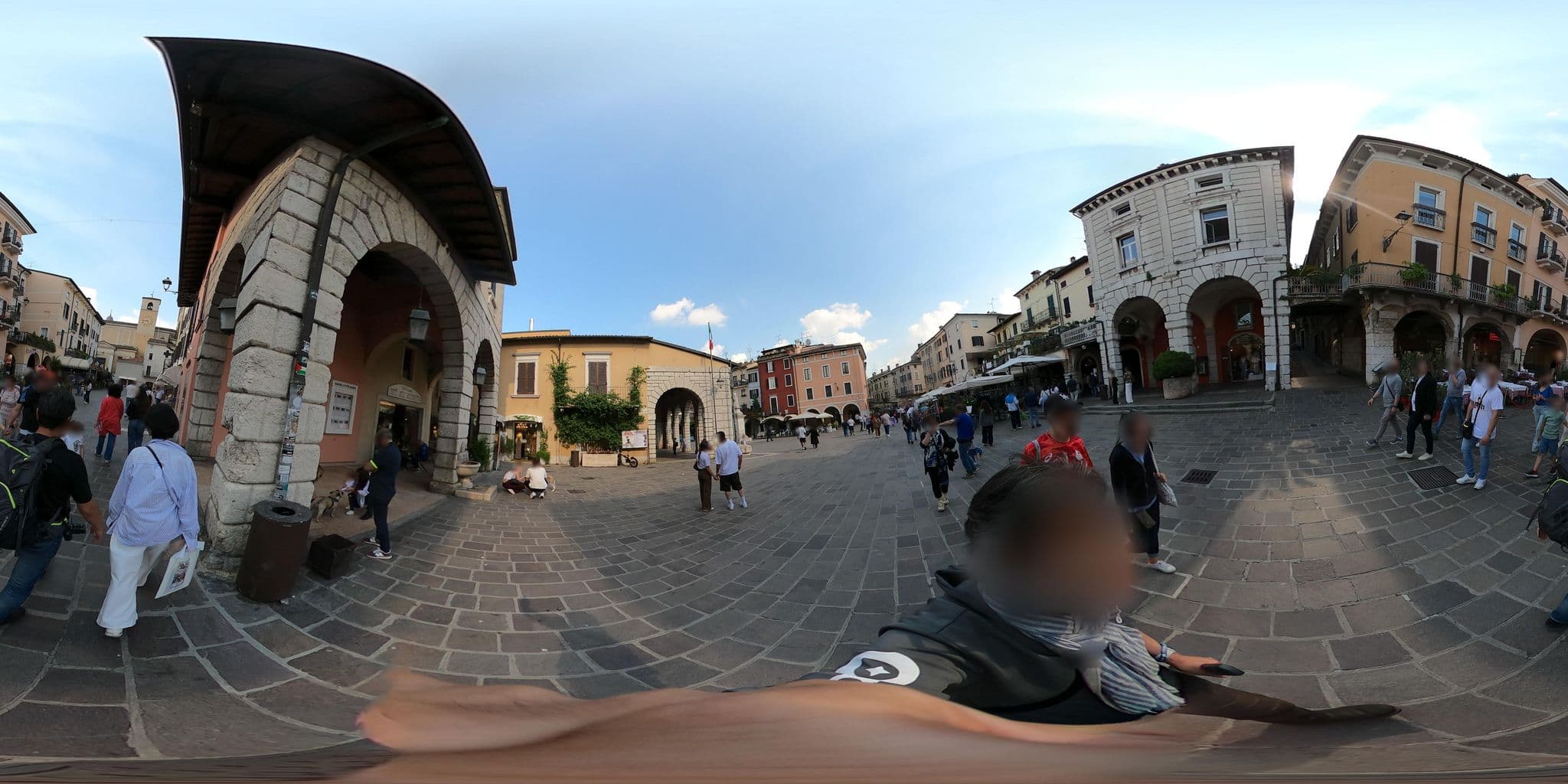 Street view near Hotel Alessi, Desenzano del Garda — © mapconcierge (CC BY-SA · Mapillary)