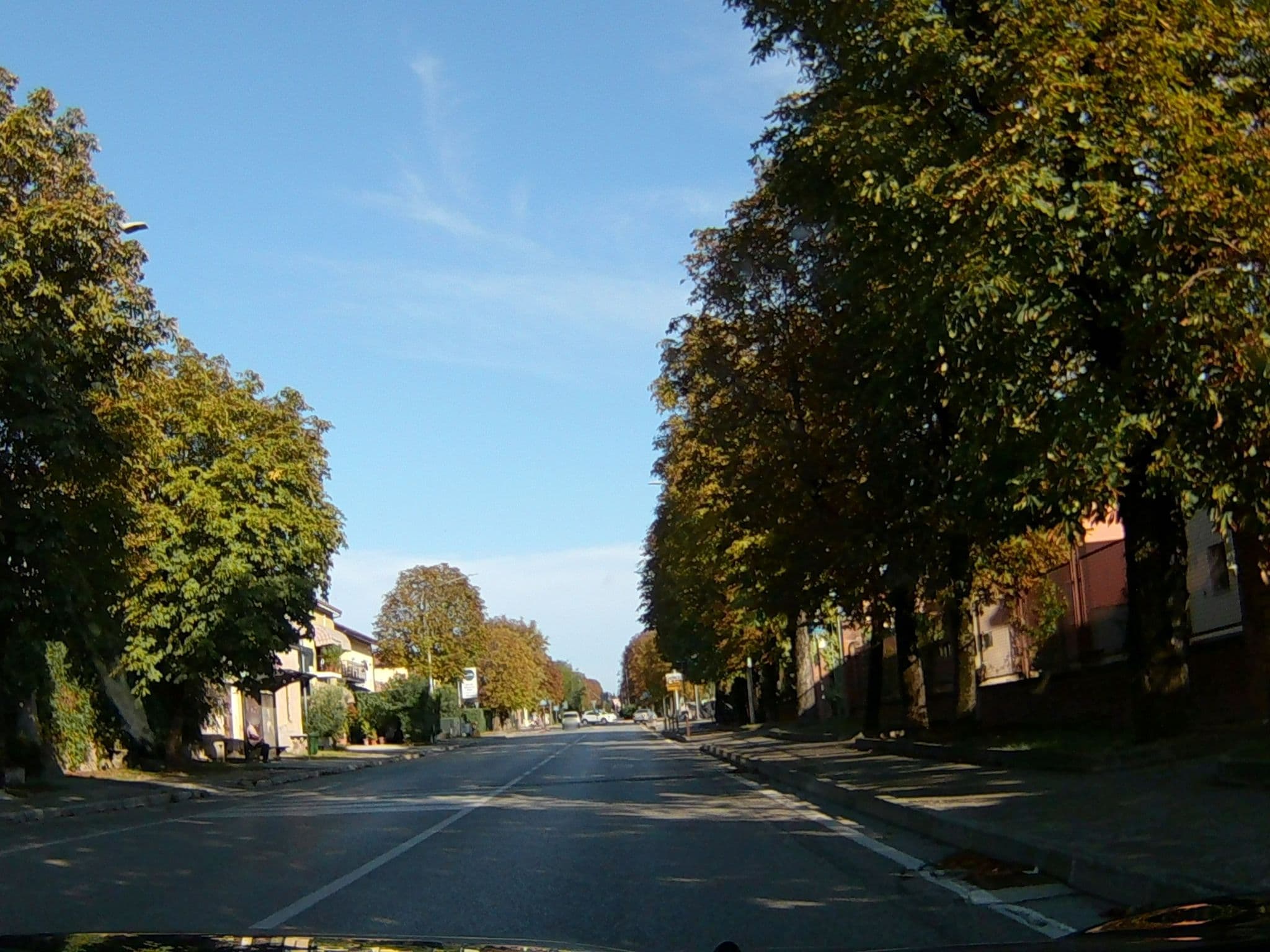 Street view near Hotel Il Rustichello, Lonato — © endszbrxns (CC BY-SA · Mapillary)