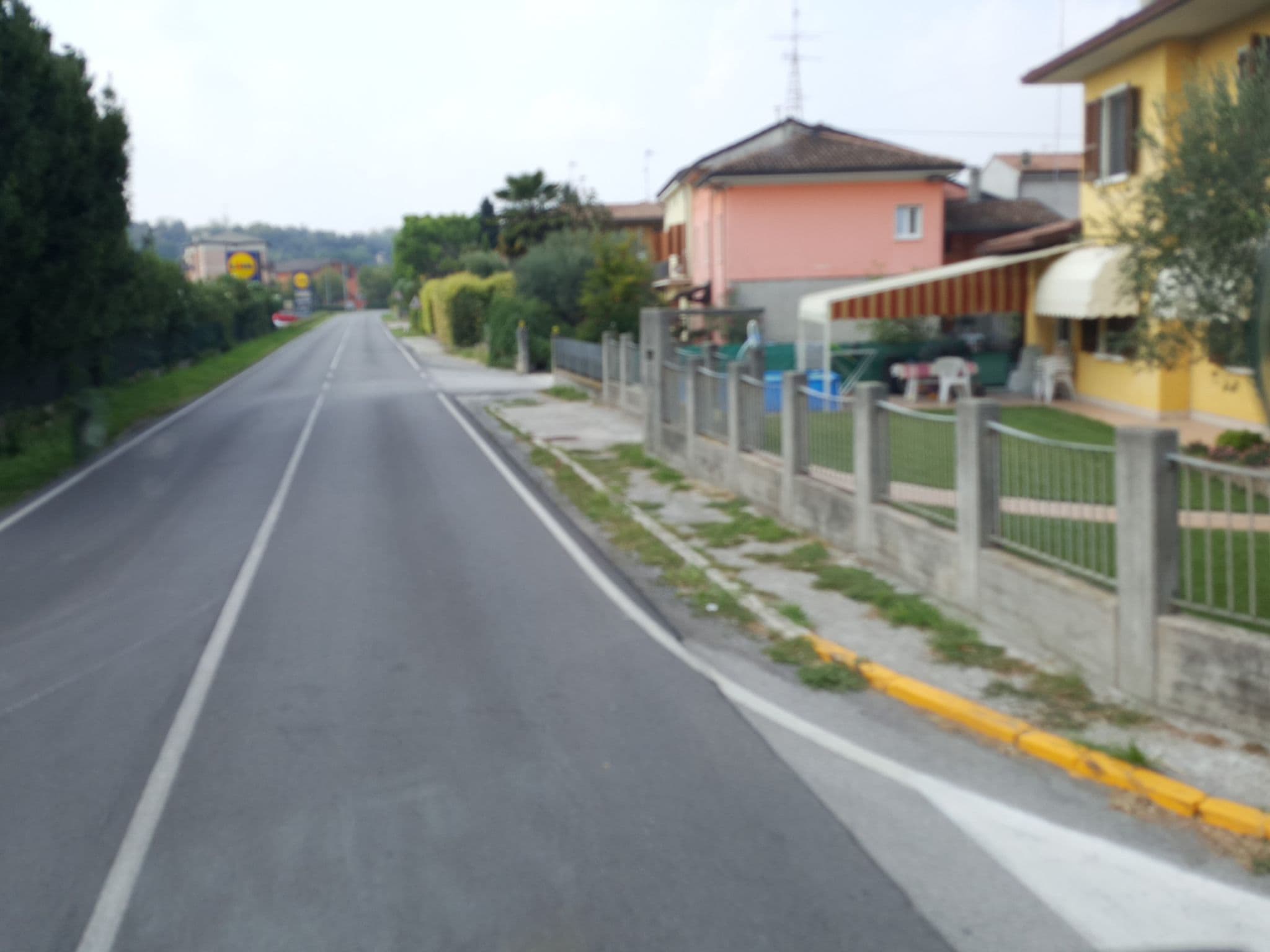 Street view near Blue Relais Garda, Carpenedolo — © klimakas (CC BY-SA · Mapillary)