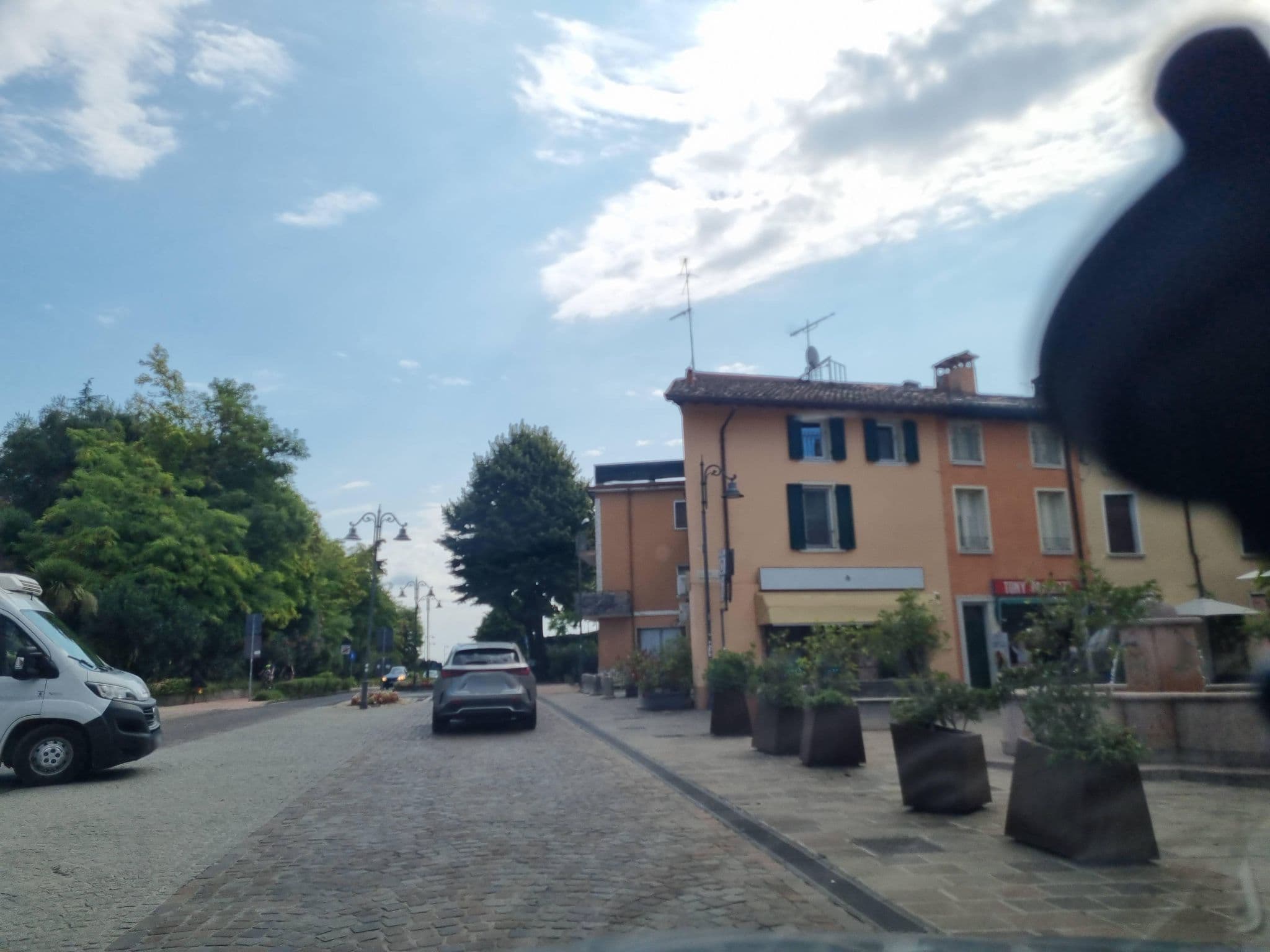 Street view near Maison de La Lumière, Desenzano del Garda — © dsmm (CC BY-SA · Mapillary)