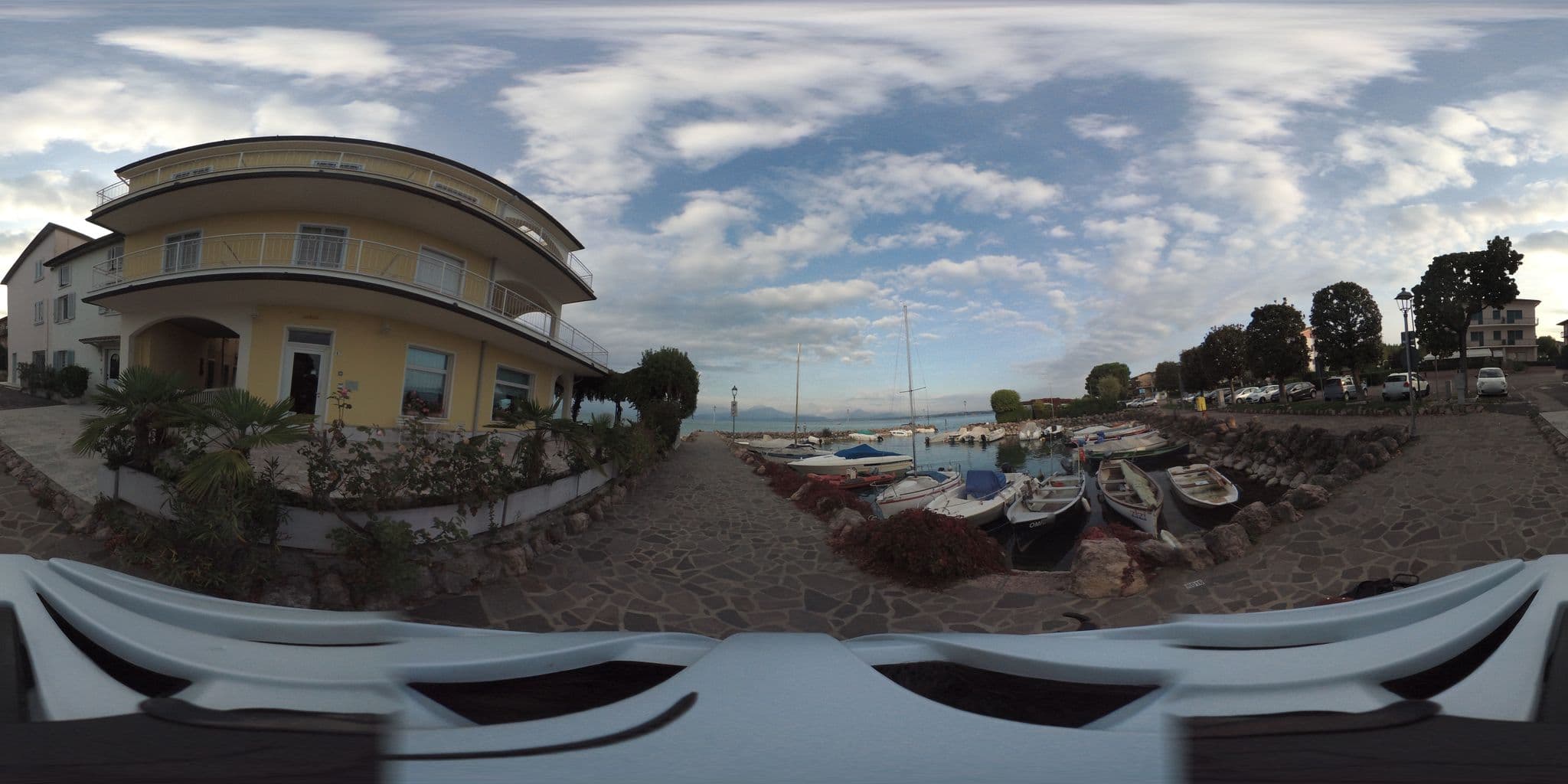 Street view near Al Pescatore, Peschiera del Garda — © giubar (CC BY-SA · Mapillary)