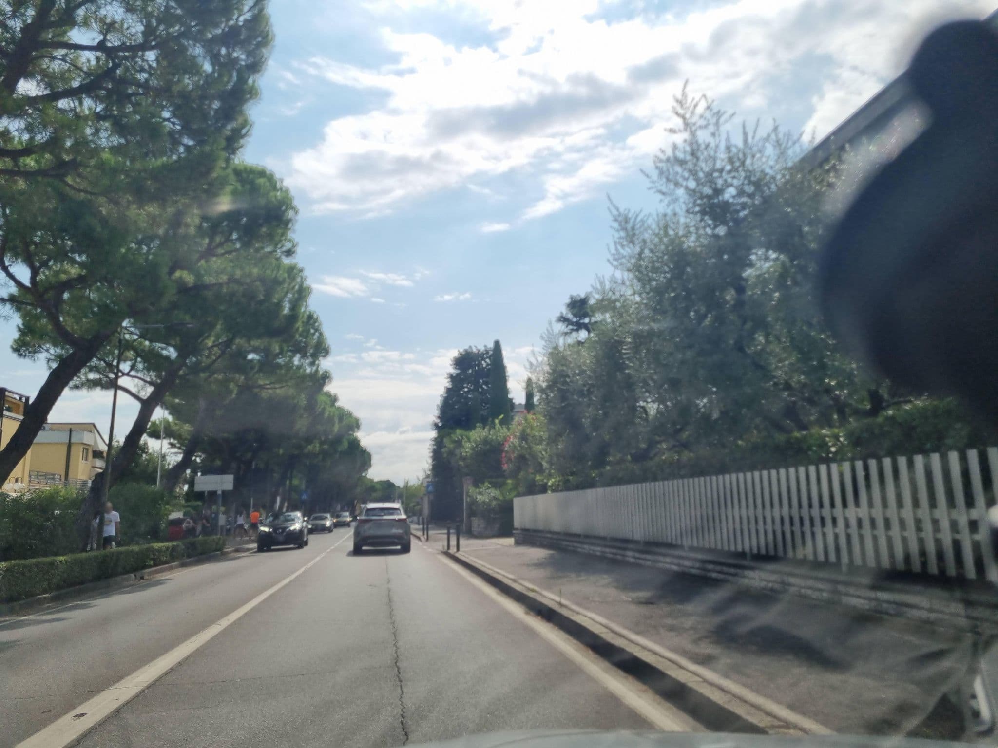 Street view near DesenzanoLoft Il girasole del Lago, Desenzano del Garda — © dsmm (CC BY-SA · Mapillary)