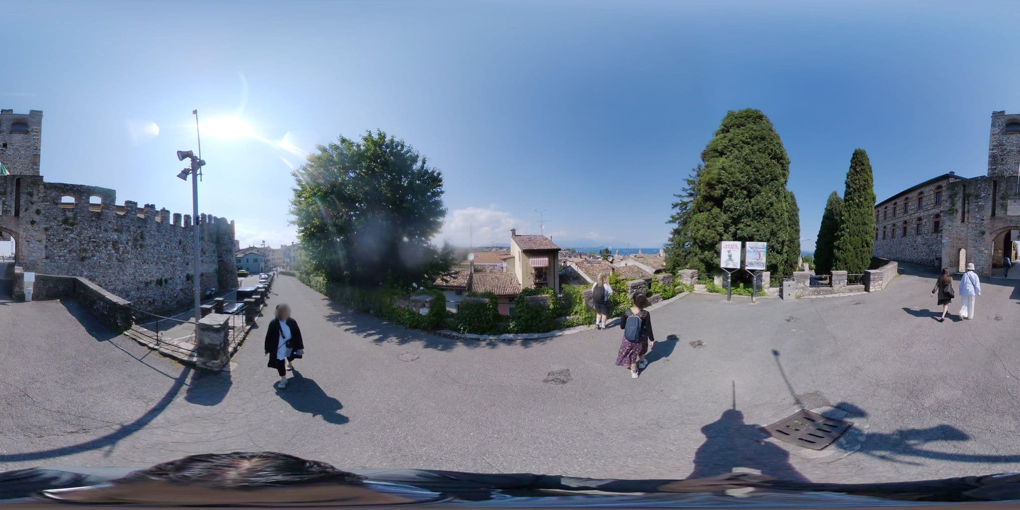 Street view near Queen Tower, Desenzano del Garda — © mapconcierge (CC BY-SA · Mapillary)