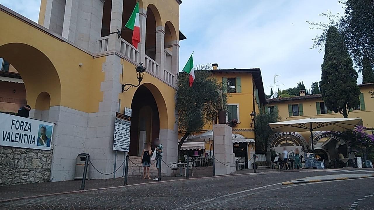 Street view near Locanda Agli Angeli SNC di Pellegrini Patrizia ed Elisabetta, Gardone Riviera — © thetornado76 (CC BY-SA · Mapillary)