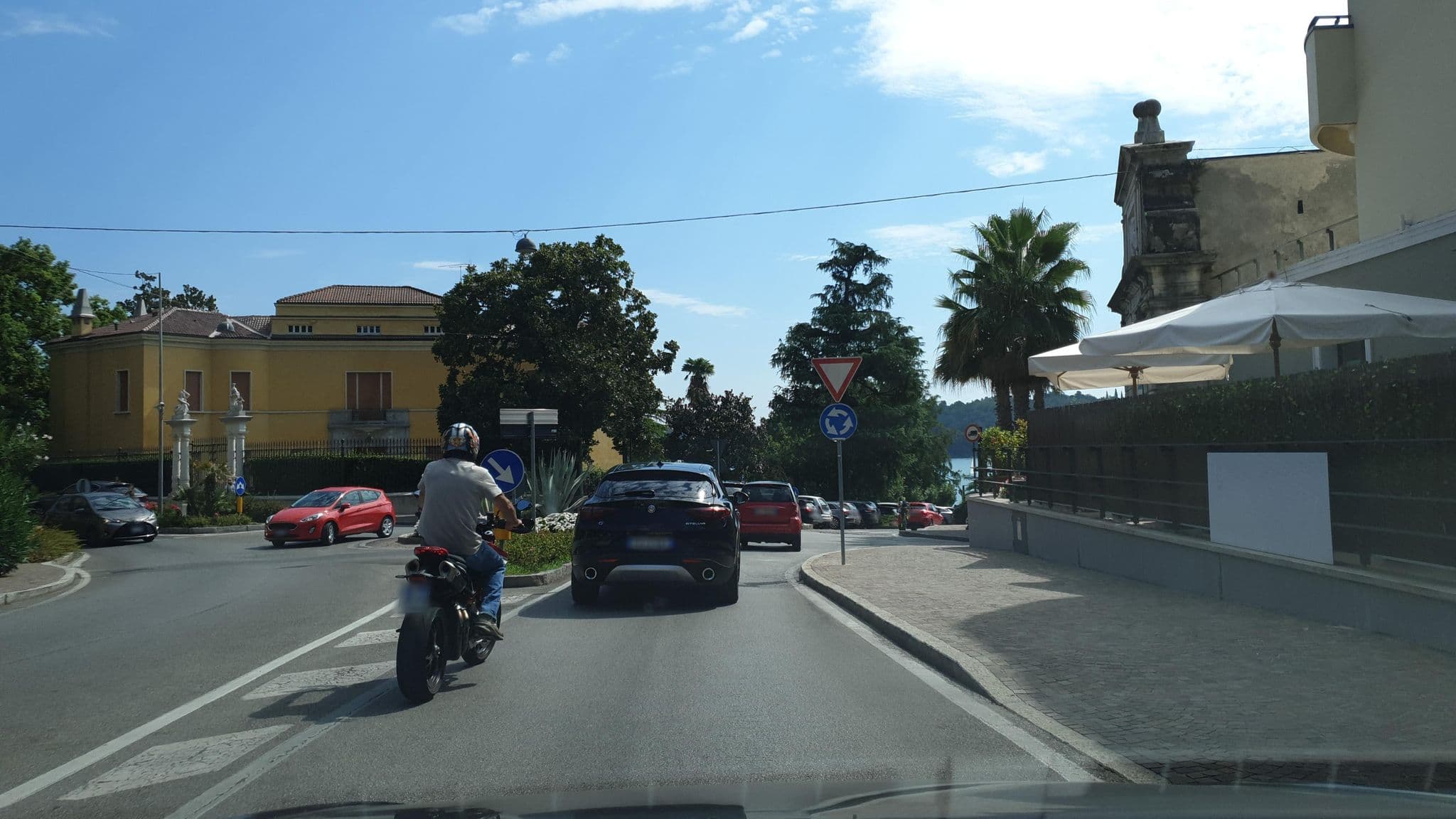 Street view near Hotel Gambero, Salò — © jopparn (CC BY-SA · Mapillary)