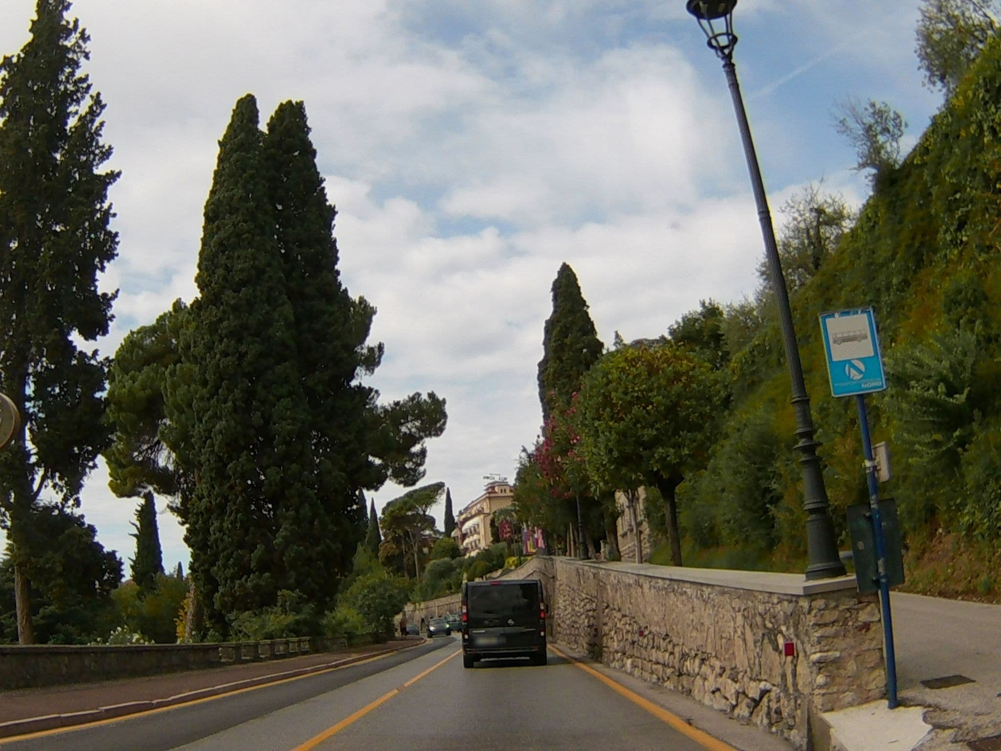 Street view near Hotel Villa Florida Suites & Suite Apartments, Gardone Riviera — © endszbrxns (CC BY-SA · Mapillary)