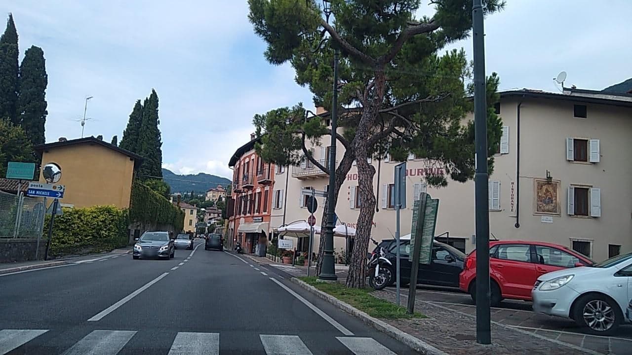 Street view near B&B Agorà, Gardone Riviera — © thetornado76 (CC BY-SA · Mapillary)
