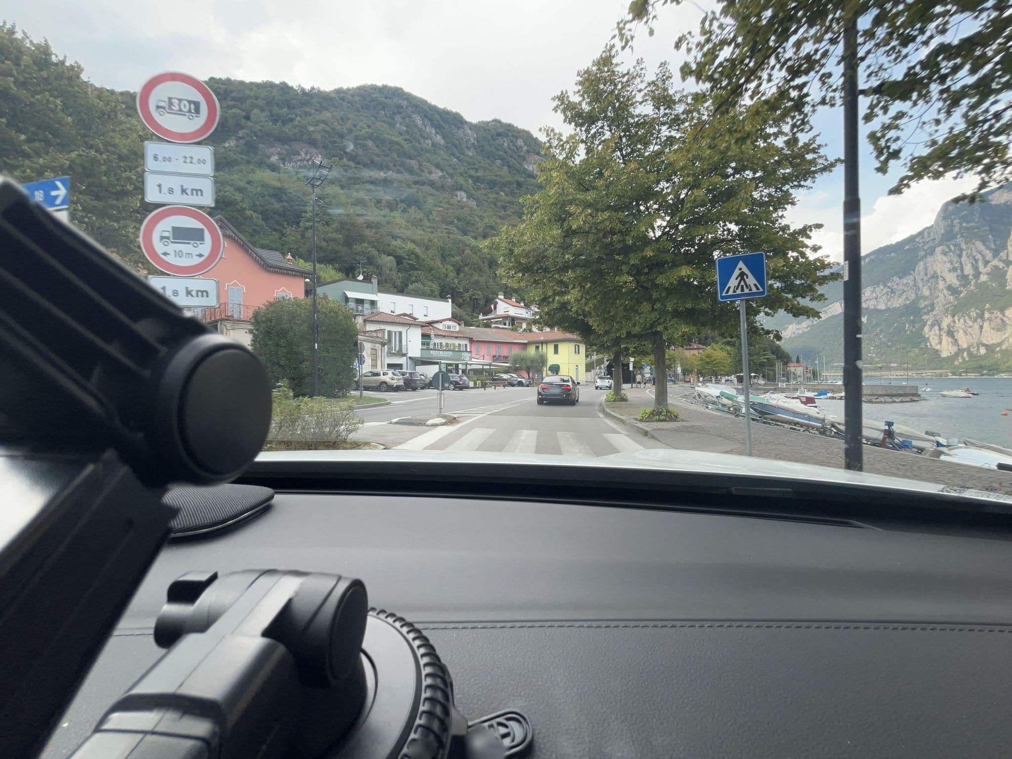 Street view near Hotel Villa Giulia, Malgrate — © lin_wang (CC BY-SA · Mapillary)