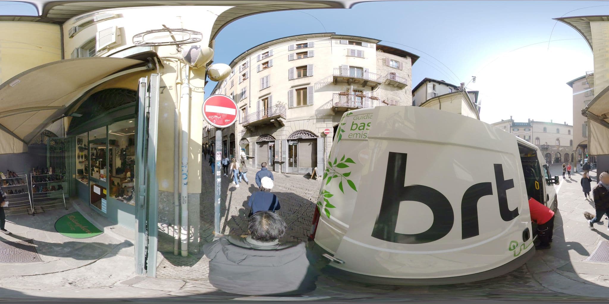 Street view near Casa Vacanze Funicolare, Bergamo — © akiyoshiii213 (CC BY-SA · Mapillary)