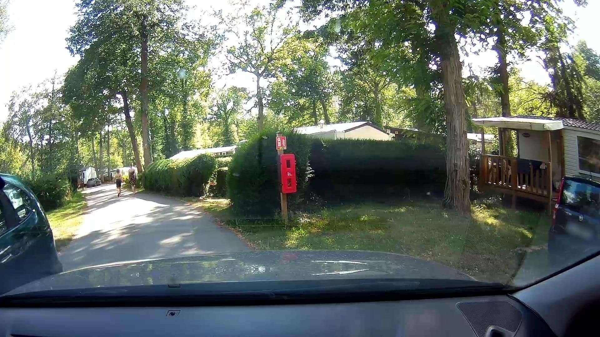 Street view near Parc des Roches, Saint-Chéron — © micmin1972 (CC BY-SA · Mapillary)