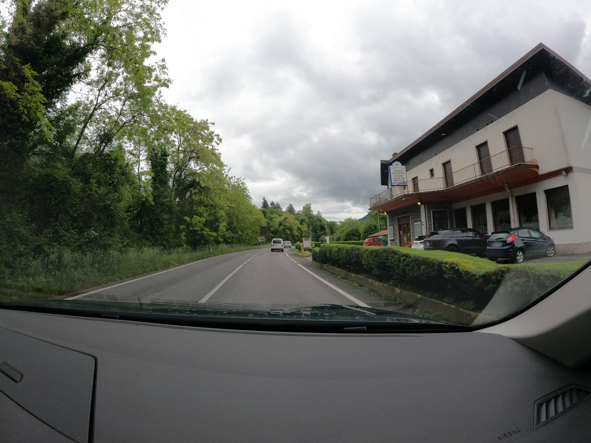 Street view near Albergo Ristorante La Romanella, Endine — © borovac (CC BY-SA · Mapillary)