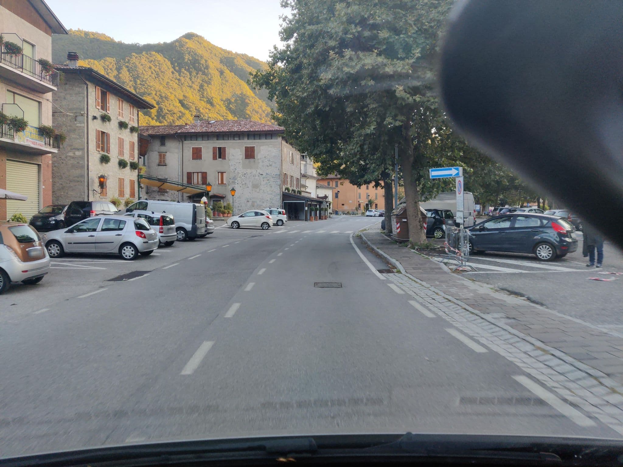 Street view near Albergo Alpino di Pizzoni L. & C., Crone — © kopra (CC BY-SA · Mapillary)