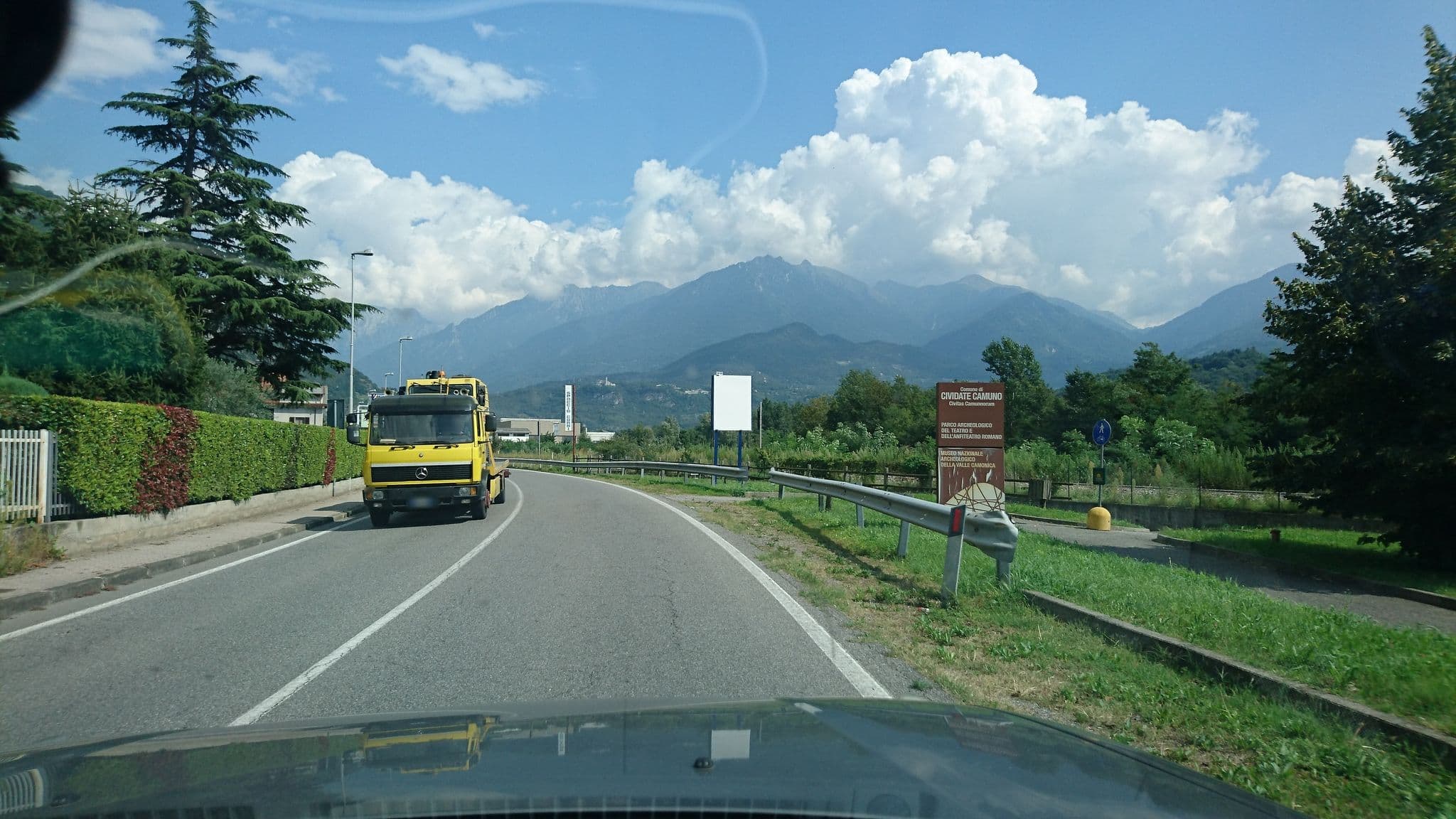 Street view near Albergo Camuno, Esine — © voschix (CC BY-SA · Mapillary)