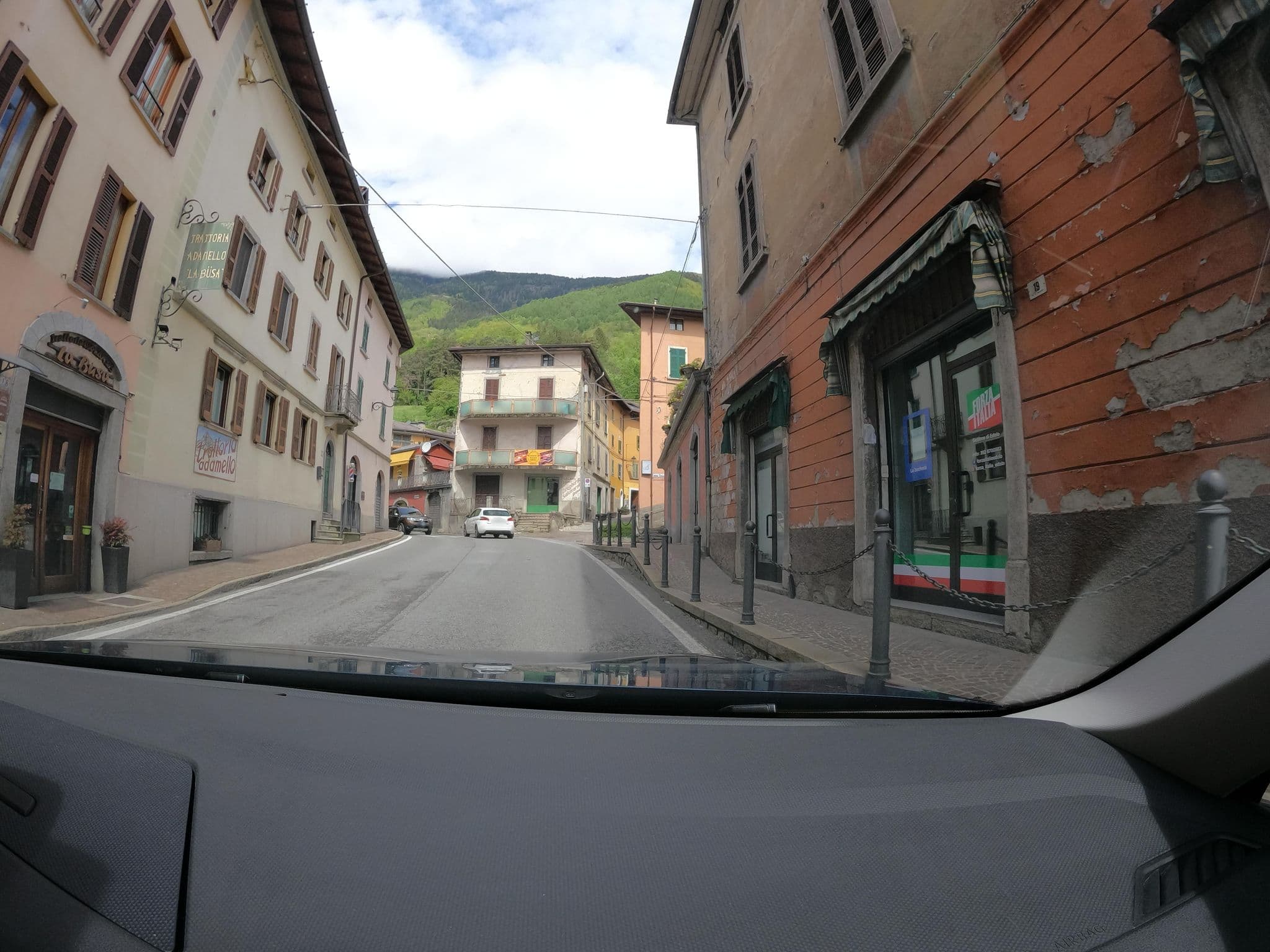 Street view near Trattoria Adamello La Büsa, Edolo — © borovac (CC BY-SA · Mapillary)