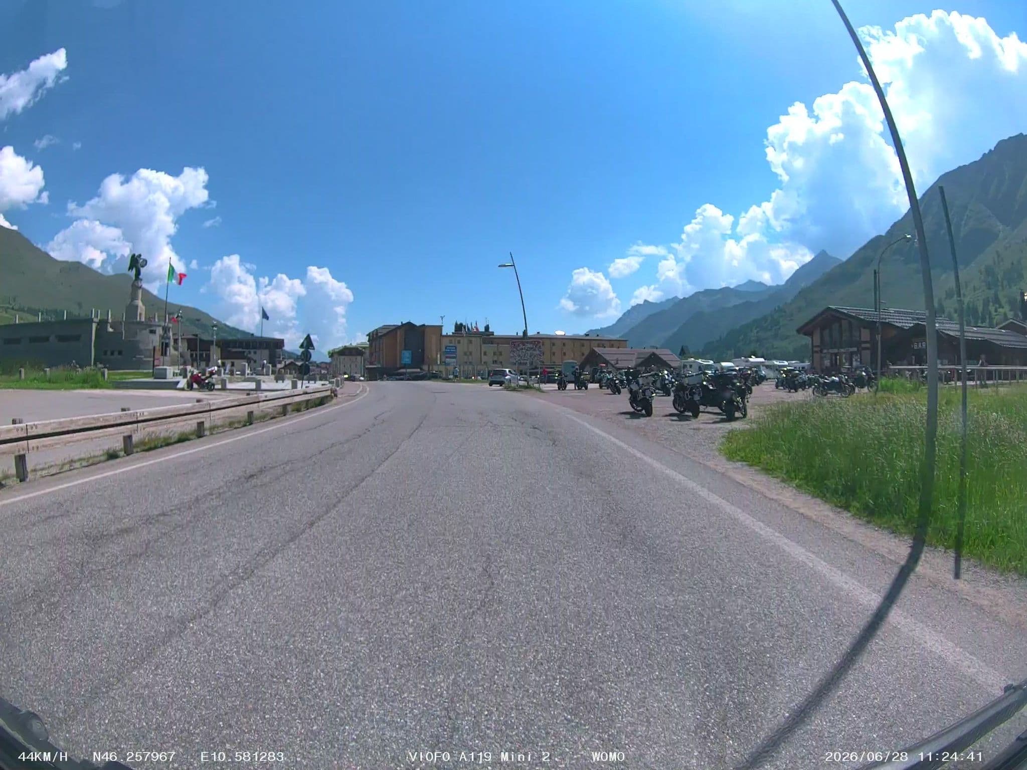 Street view near Hotel Ristorante La Mirandola, Ponte di Legno — © soulcover (CC BY-SA · Mapillary)