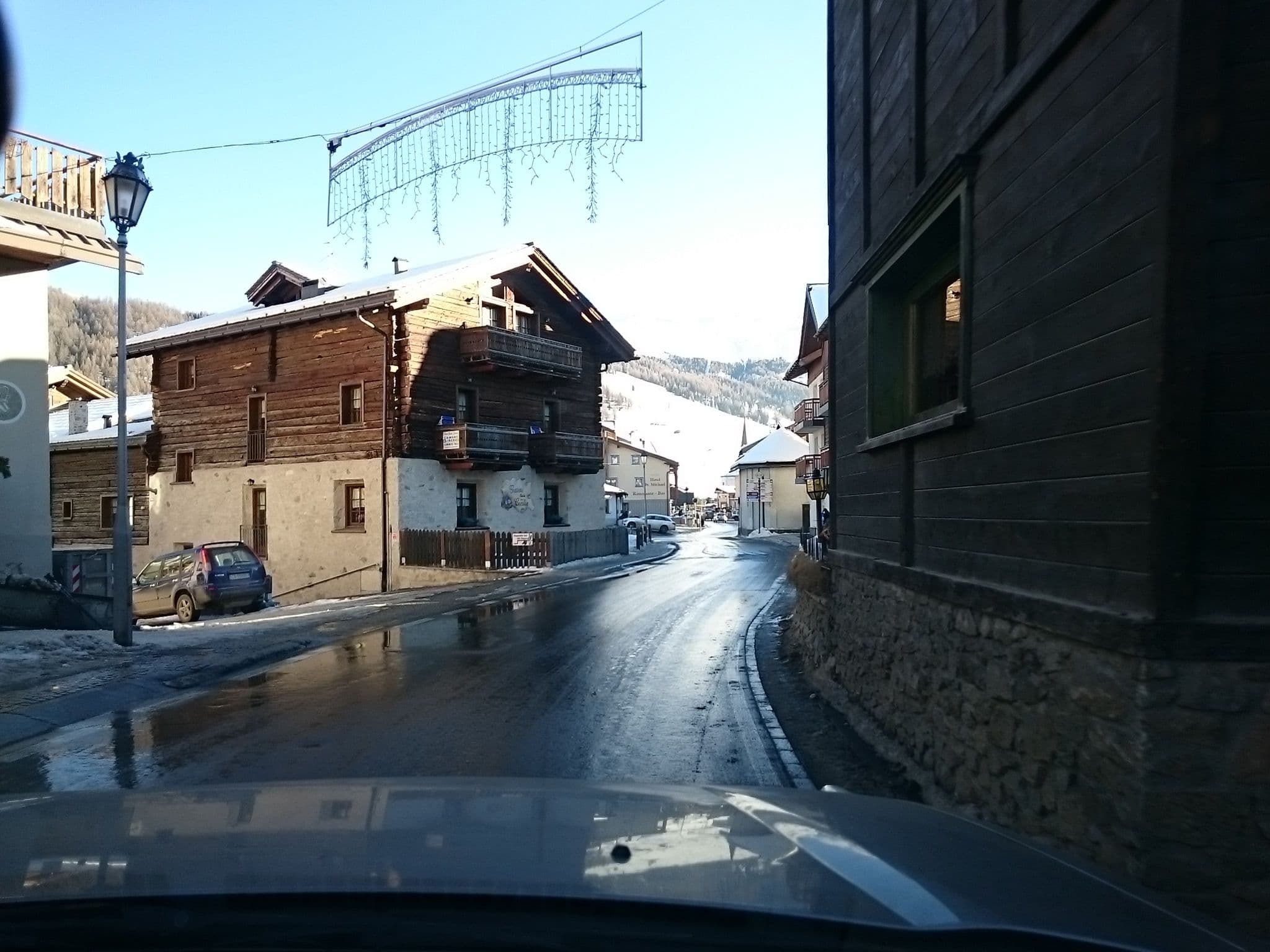 Street view near Albergo Federia di Longa Sergio e C. SNC, Livigno — © voschix (CC BY-SA · Mapillary)
