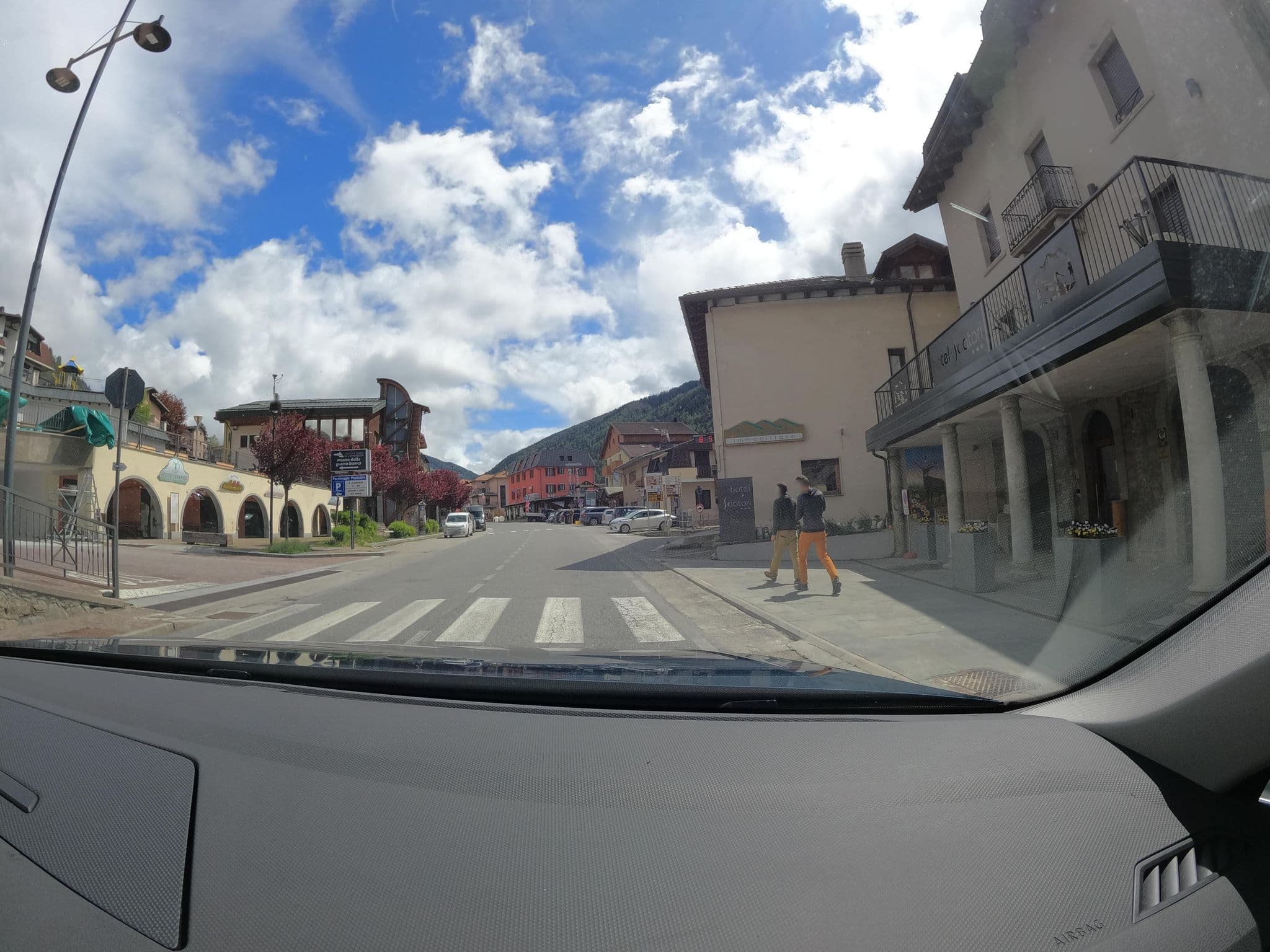 Street view near Hotel Sciatori Temú, Ponte di Legno — © borovac (CC BY-SA · Mapillary)