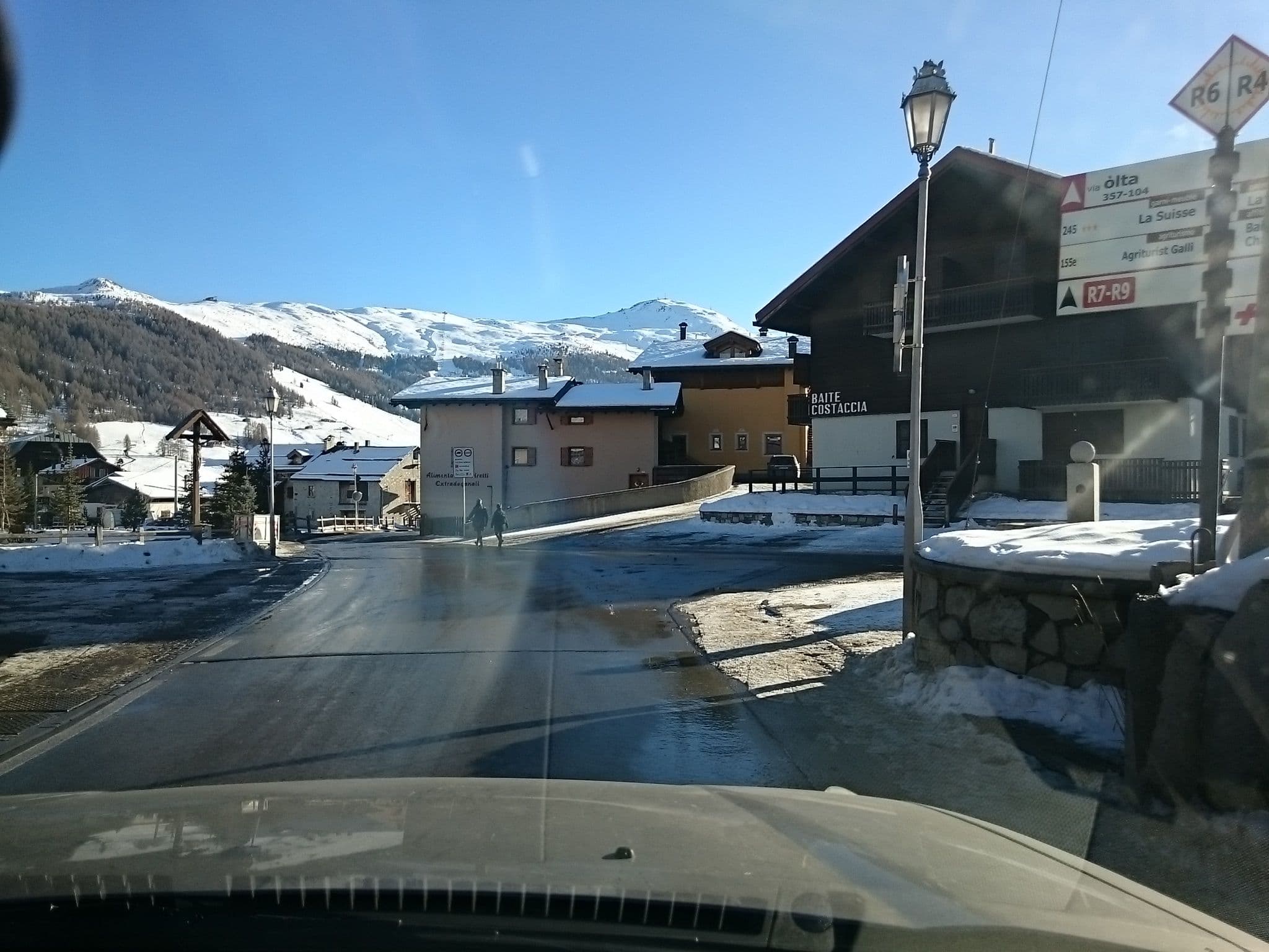 Street view near Chalet Salient MyHolidayLivigno, Livigno — © voschix (CC BY-SA · Mapillary)