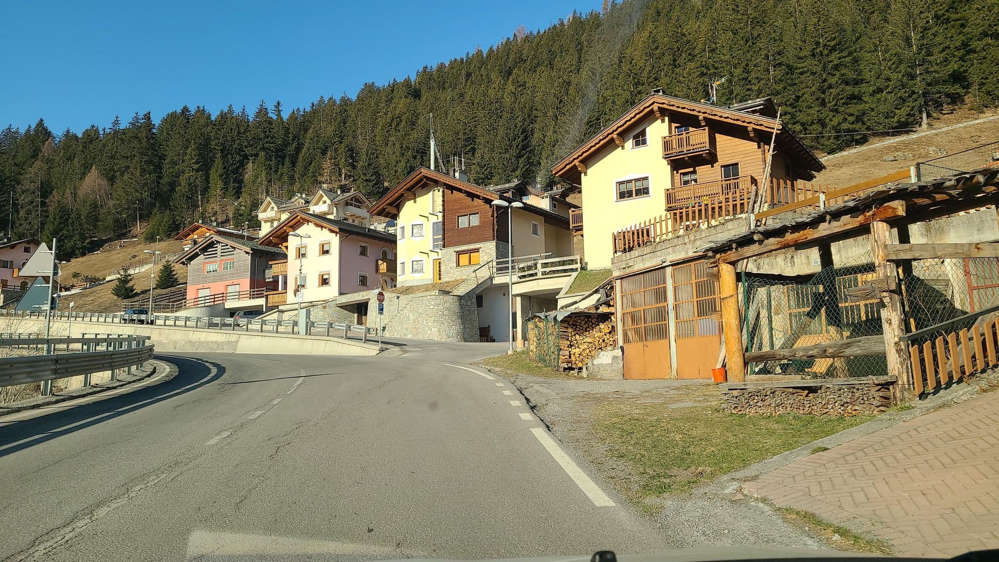 Street view near S. Carlo SNC di Morcelli U. e L., Isolaccia — © chrisbeddow (CC BY-SA · Mapillary)