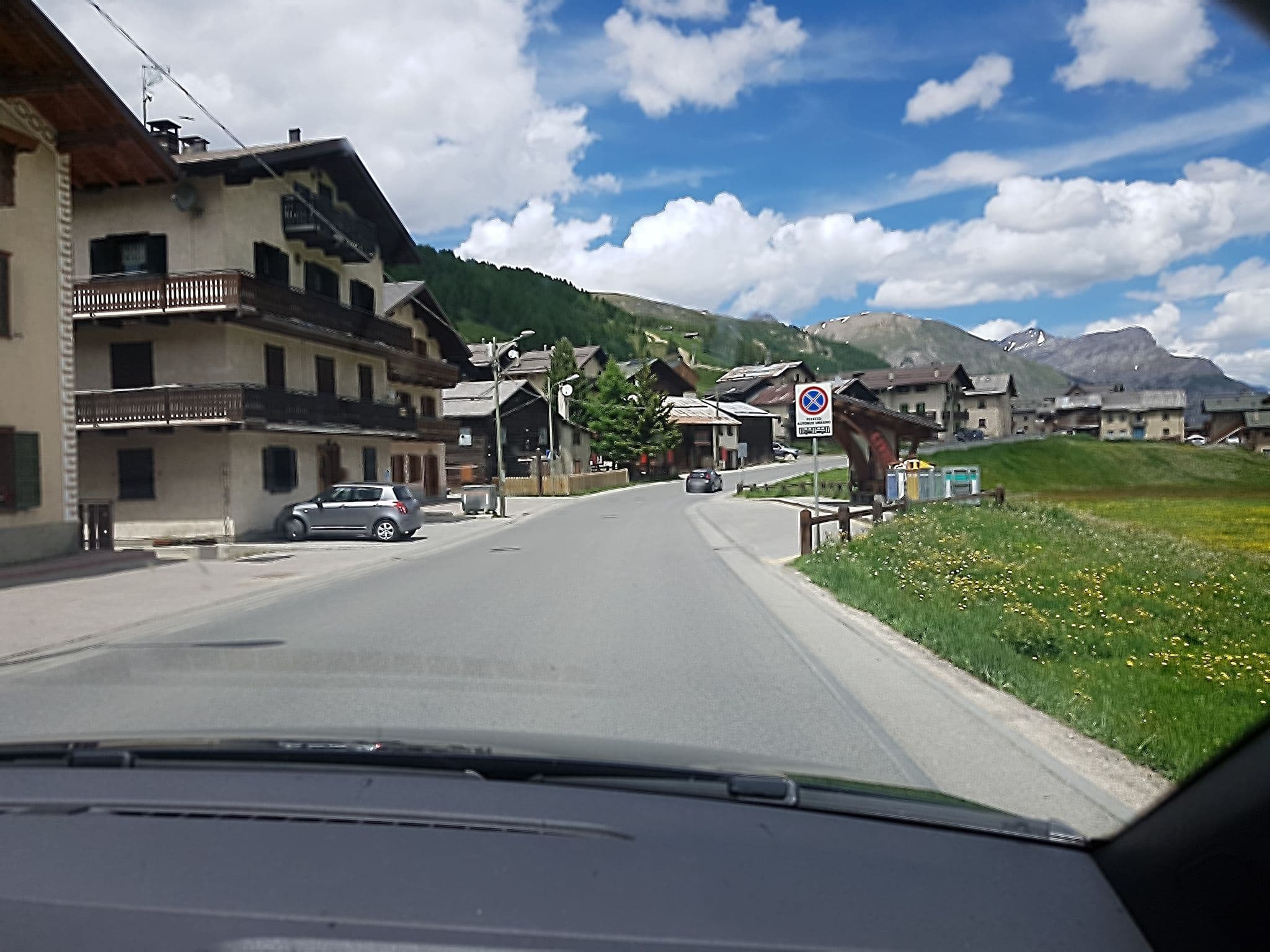 Street view near Mountain Apartments Livigno, Livigno — © axe (CC BY-SA · Mapillary)