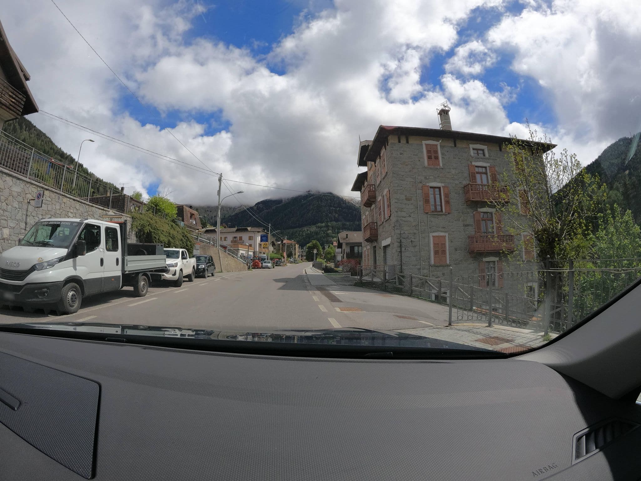 Street view near Albergo Al Maniero, Ponte di Legno — © borovac (CC BY-SA · Mapillary)