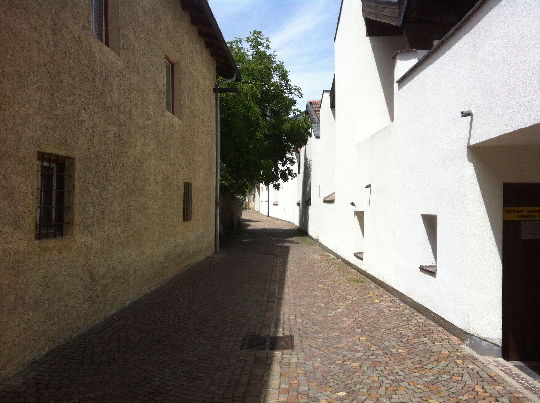 Street view near Hotel Post, Malles Venosta — © georginakirrin (CC BY-SA · Mapillary)
