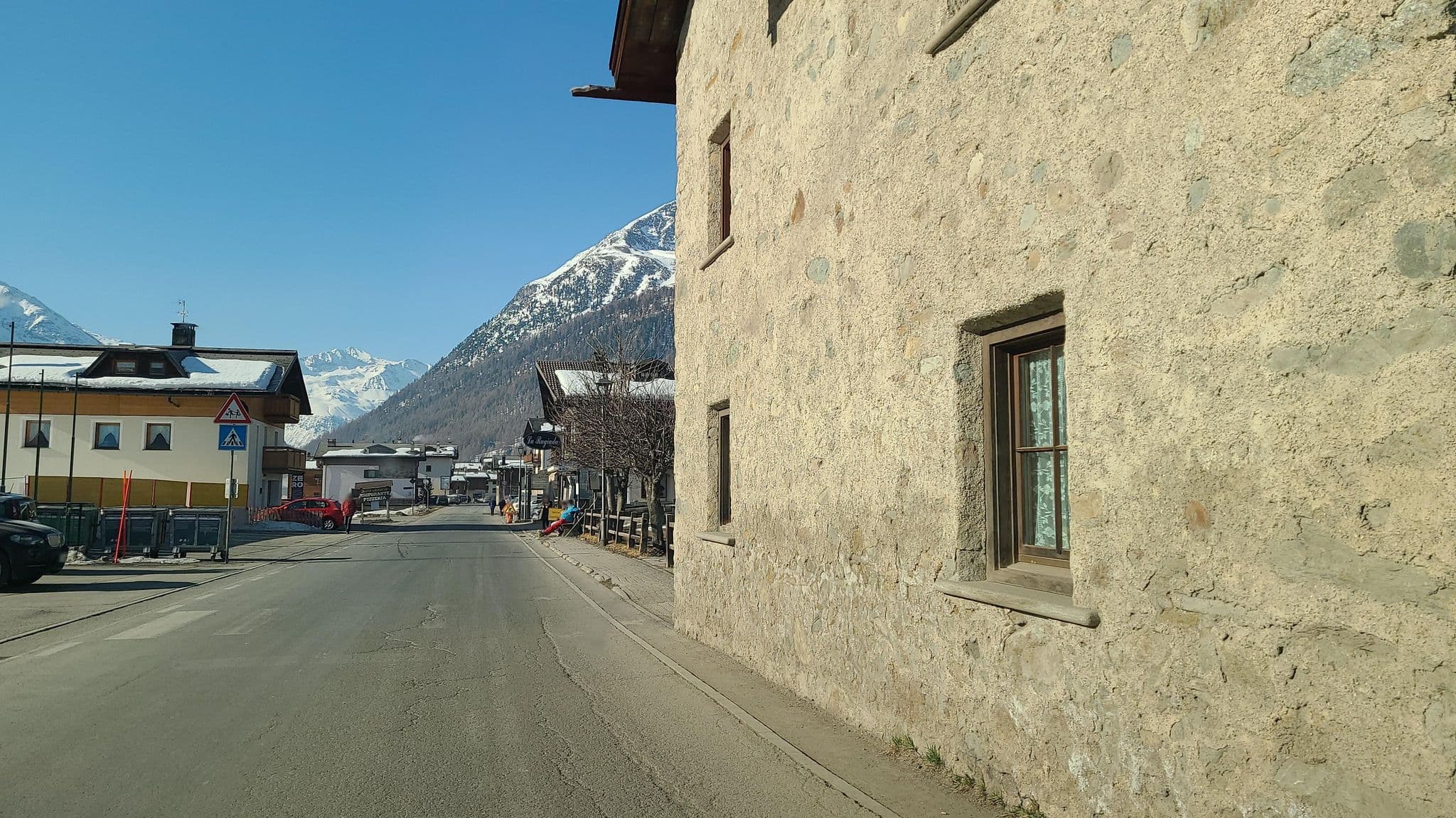 Street view near Bait dali Leina, Livigno — © chrisbeddow (CC BY-SA · Mapillary)