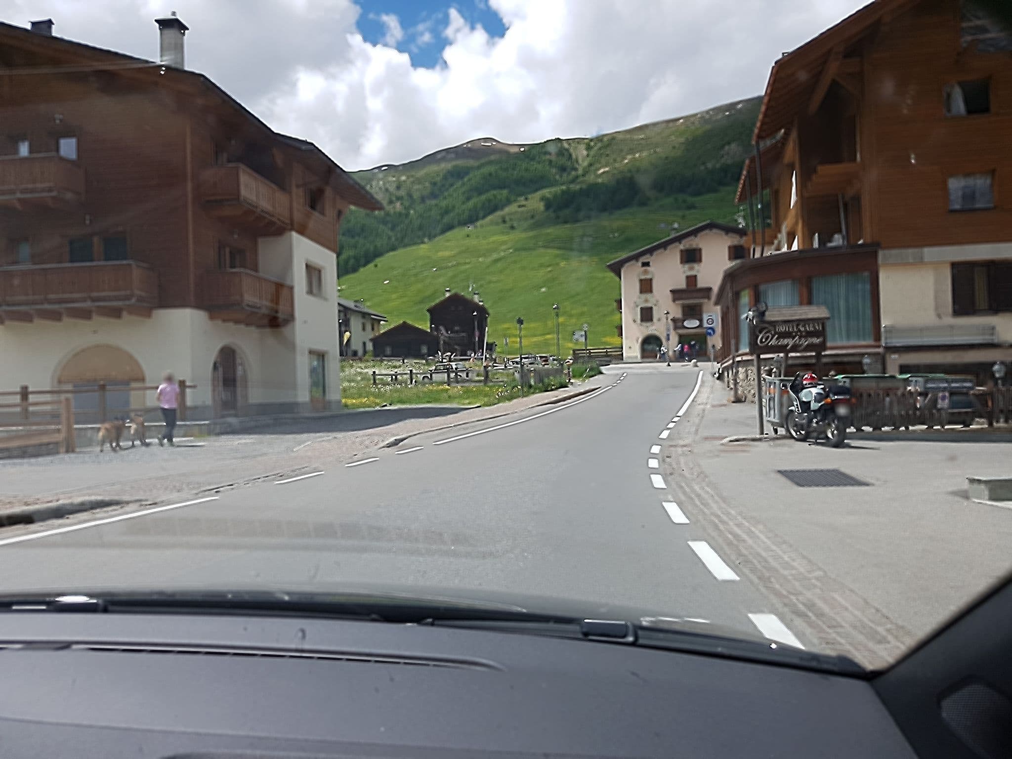 Street view near Hotel Champagne, Livigno — © axe (CC BY-SA · Mapillary)