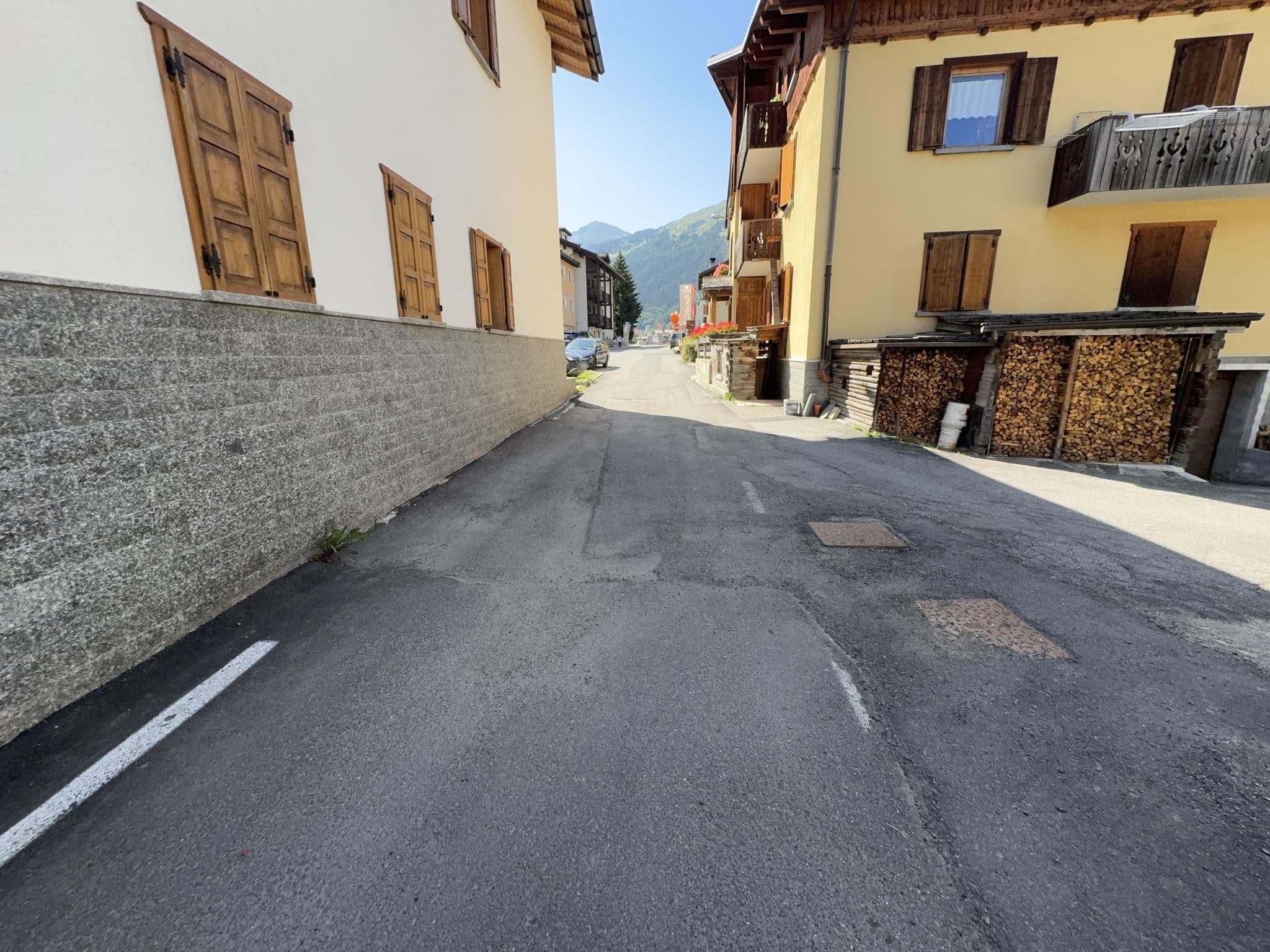 Street view near Alpen Hotel, Isolaccia — © RandallFlagg (CC BY-SA · Mapillary)