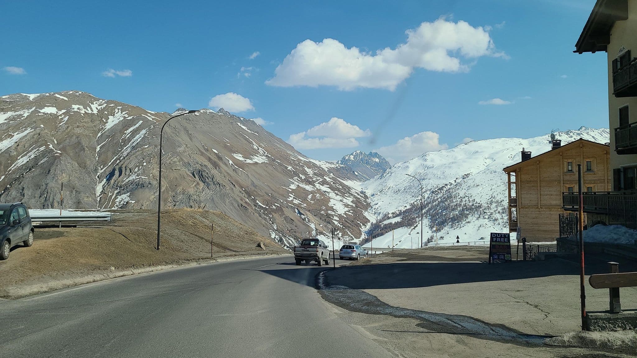 Street view near la tea room 16, Livigno — © chrisbeddow (CC BY-SA · Mapillary)