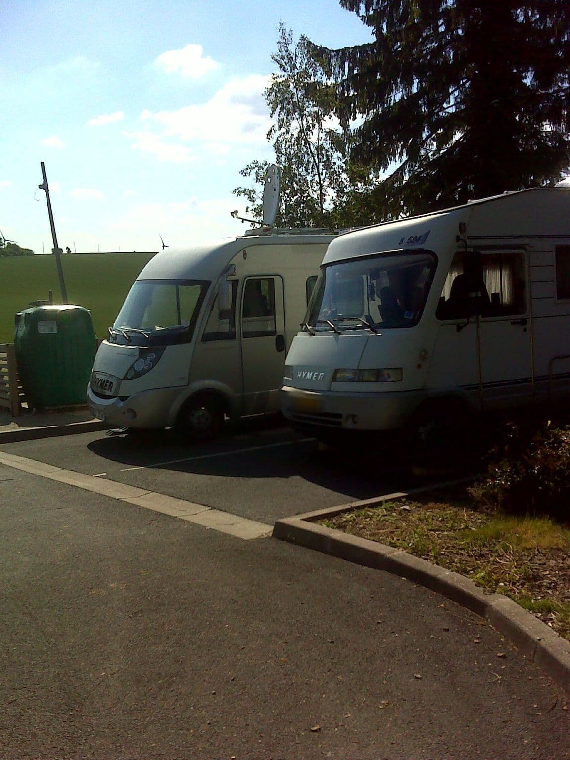 Street view near L'aire de camping-cars et de services de Riqueval, Beaurevoir — © bernardvoyageur (CC BY-SA · Mapillary)