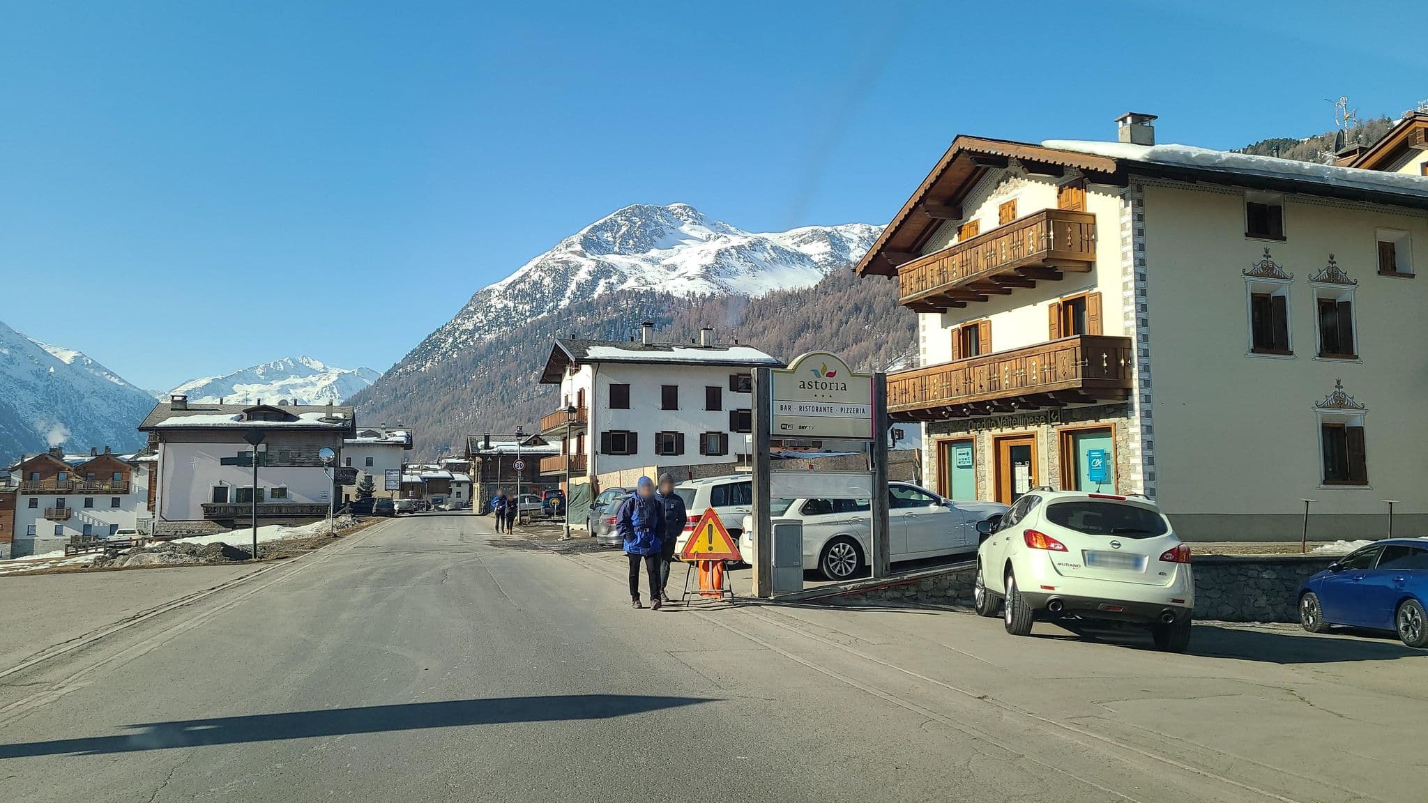 Street view near Hotel Astoria di Longa Giuseppe e C. SNC, Livigno — © chrisbeddow (CC BY-SA · Mapillary)