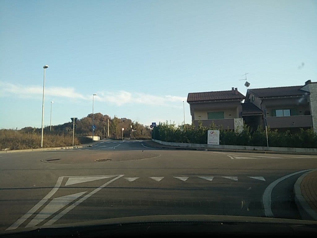 Street view near Home Suites Home, Salionze — © bellazambo (CC BY-SA · Mapillary)