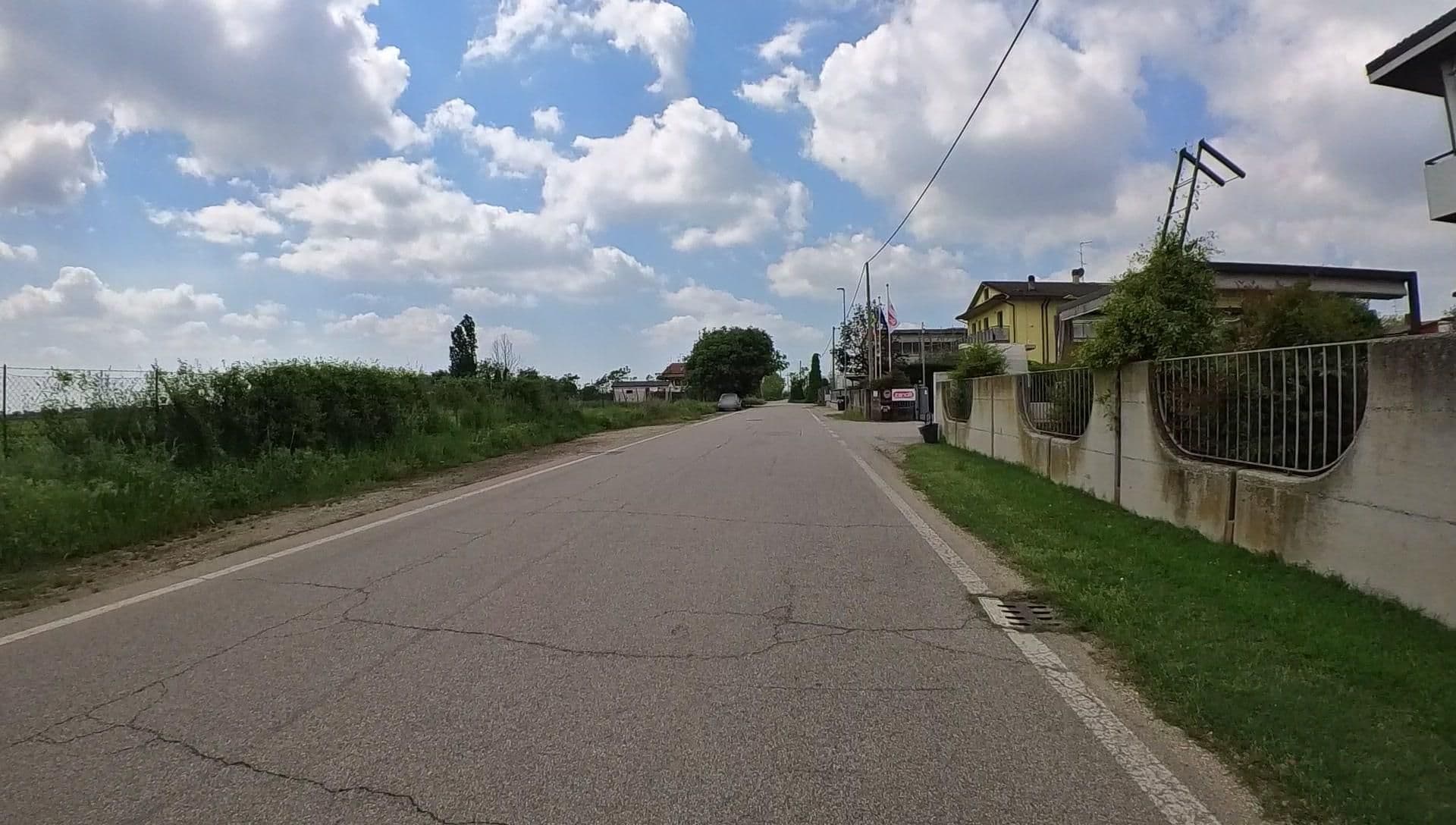 Street view near Bed and Breakfast Casa XV, Dossobuono — © pisul (CC BY-SA · Mapillary)